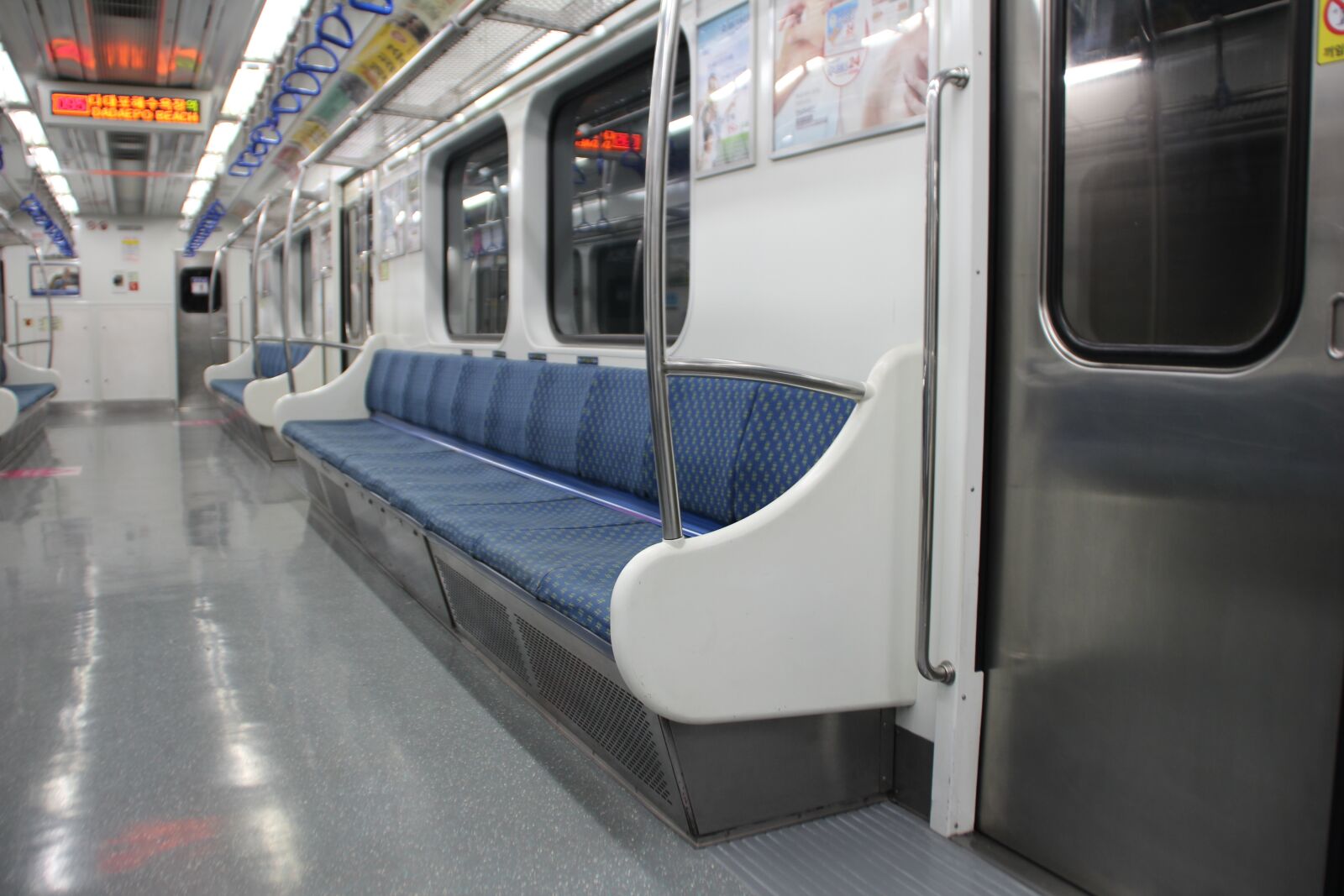 Canon EOS 600D (Rebel EOS T3i / EOS Kiss X5) sample photo. Subway, republic of korea photography