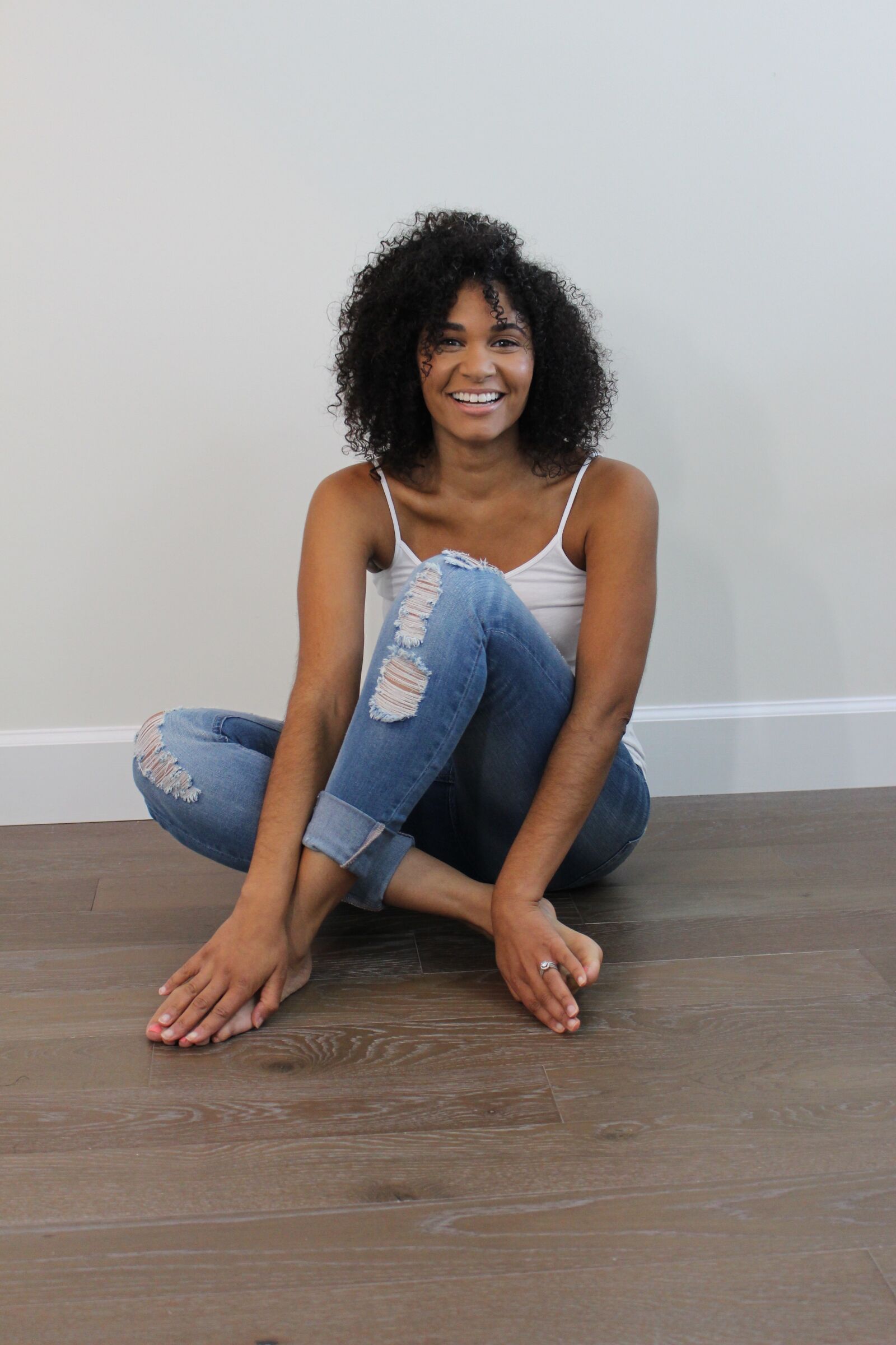 Canon EOS 700D (EOS Rebel T5i / EOS Kiss X7i) sample photo. Curly, ambiguous ethnicity, happy photography