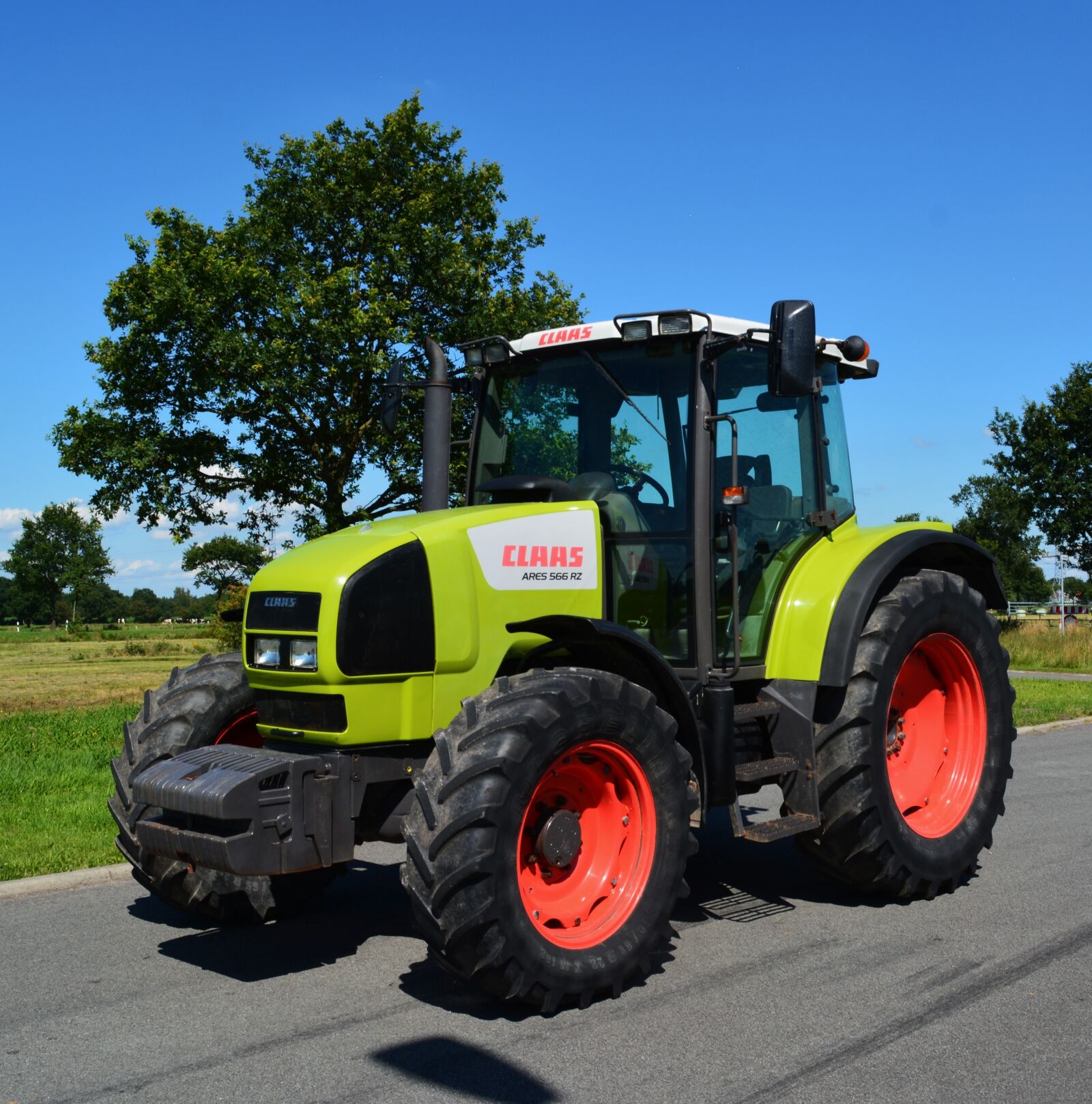 Nikon D5200 sample photo. Claas, tractor, machine photography