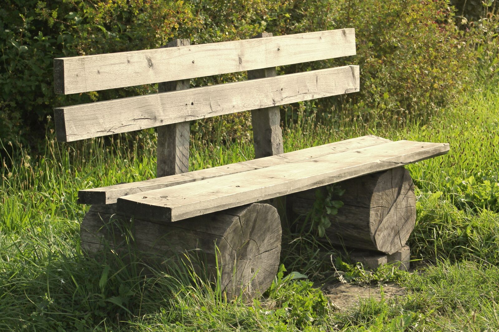Canon EOS 1100D (EOS Rebel T3 / EOS Kiss X50) + Canon EF 28-80mm f/3.5-5.6 sample photo. Tranquility base, wooden bench photography
