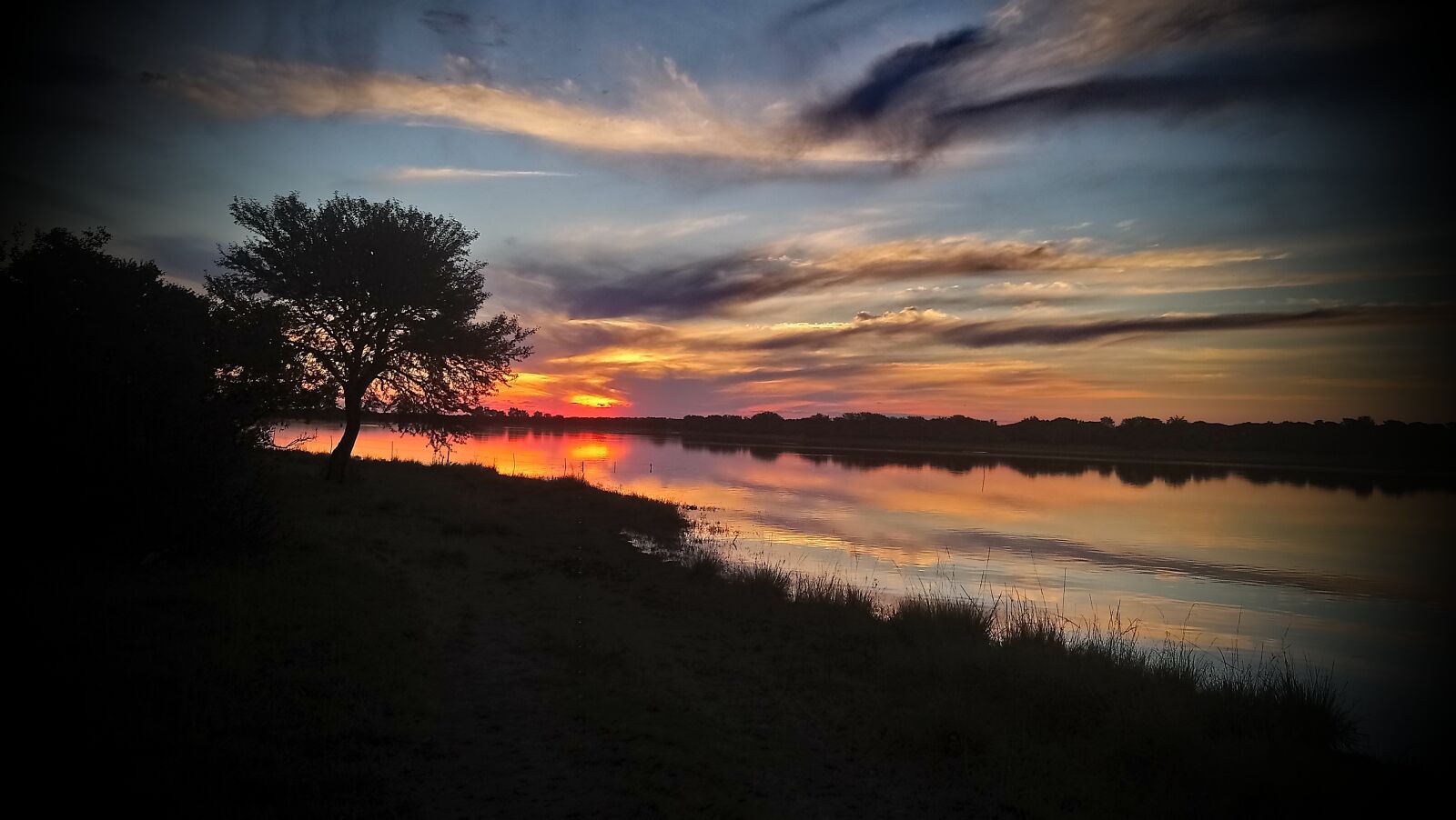 Sony Xperia XA1 Ultra sample photo. Sunset, river, nature photography