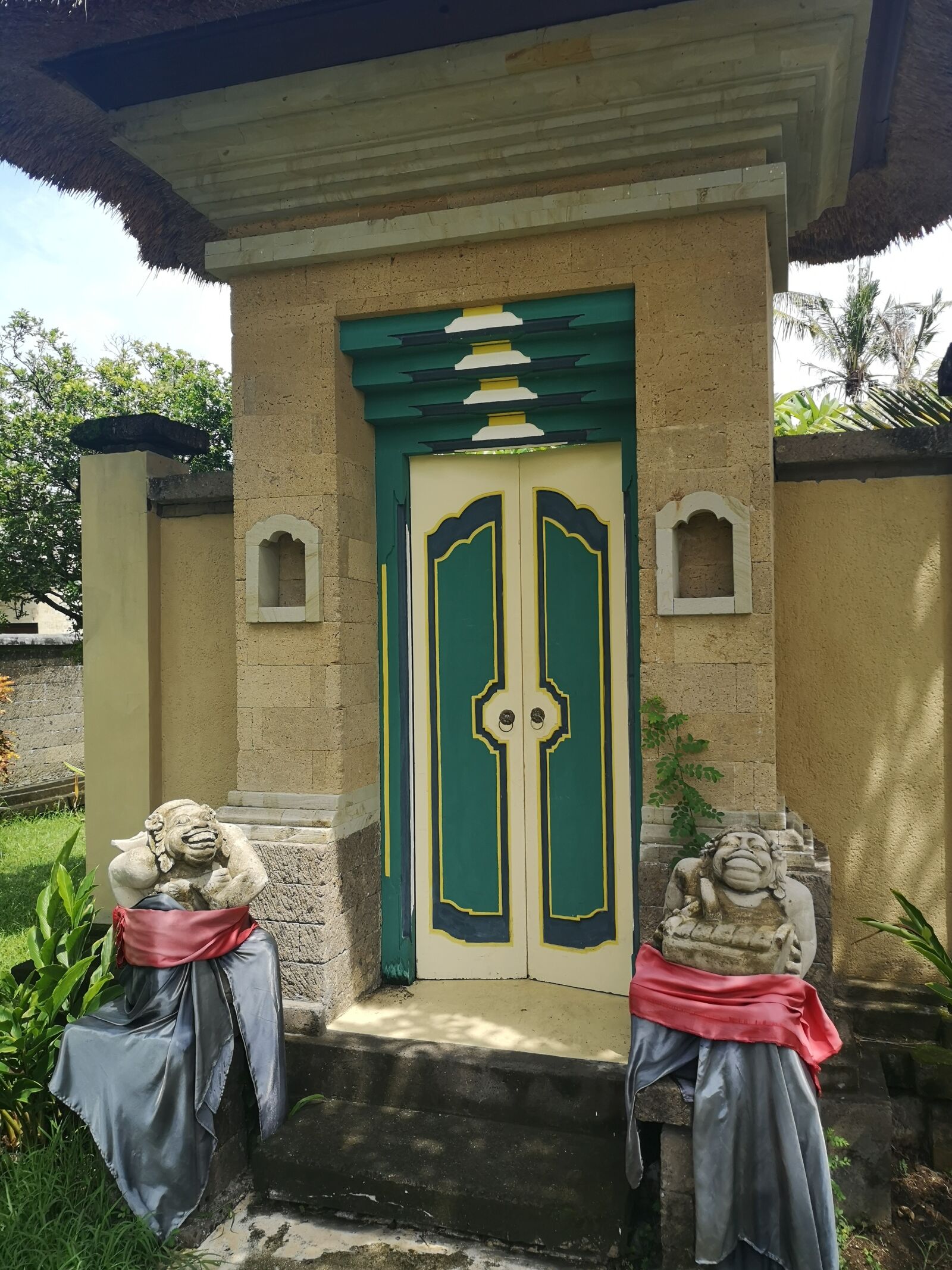 HUAWEI CLT-L09 sample photo. Goal, door, bali photography