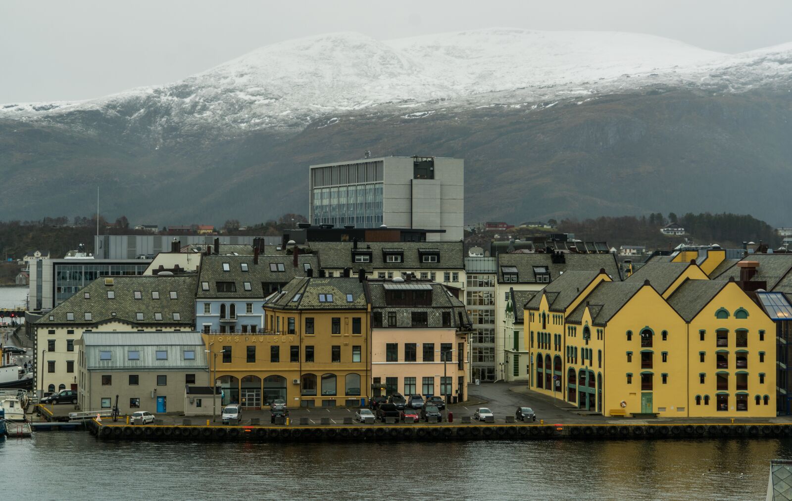 Sony a7R II + Sony FE 24-240mm F3.5-6.3 OSS sample photo. Norway coast, alesund, mountains photography