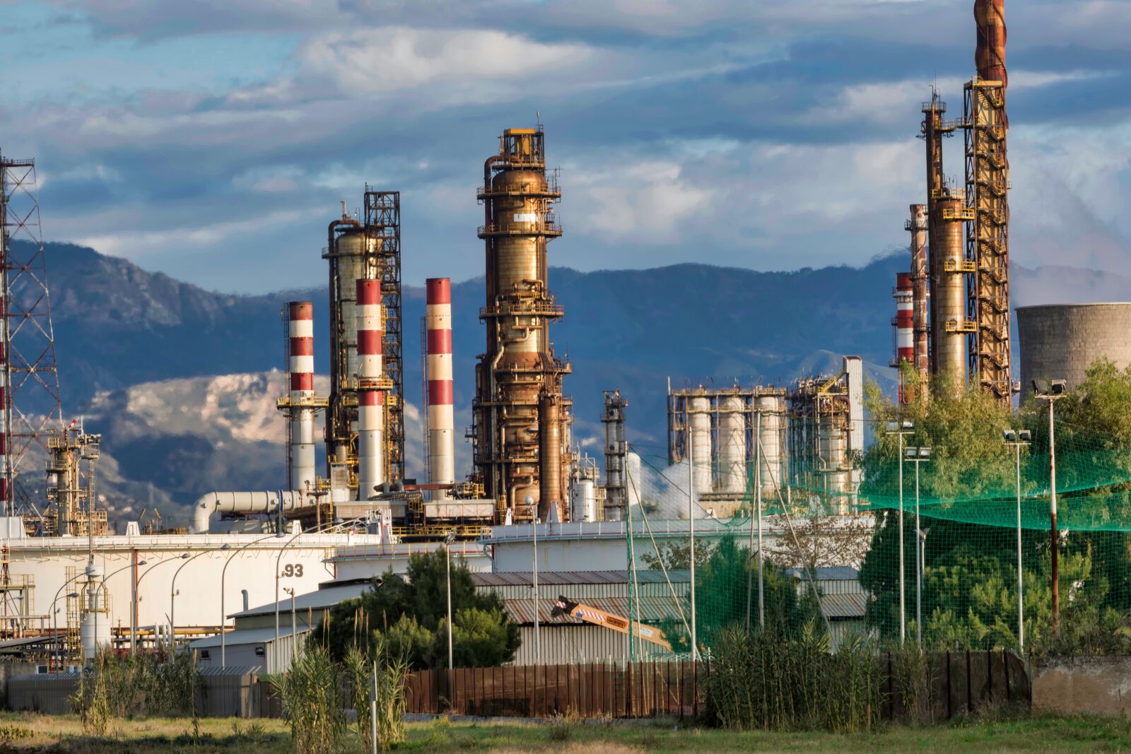 Canon EF 70-200mm F2.8L USM sample photo. Refinery, petroleum, fossil photography
