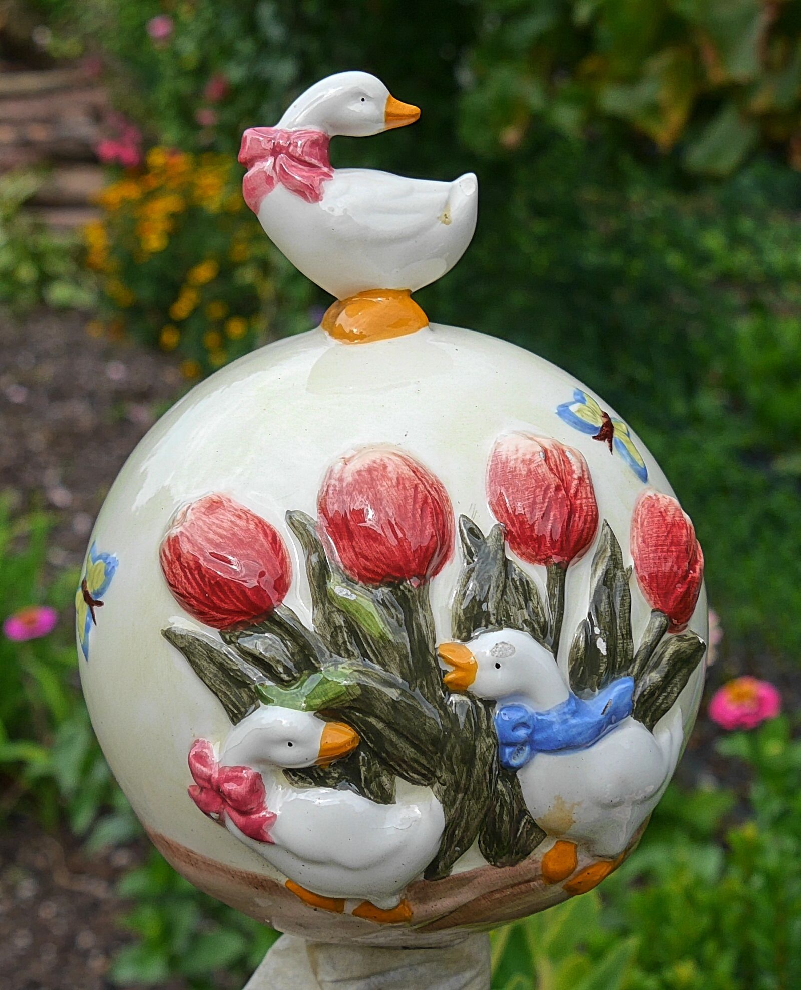 Panasonic Lumix DMC-G6 sample photo. Garden globe, solid ball photography