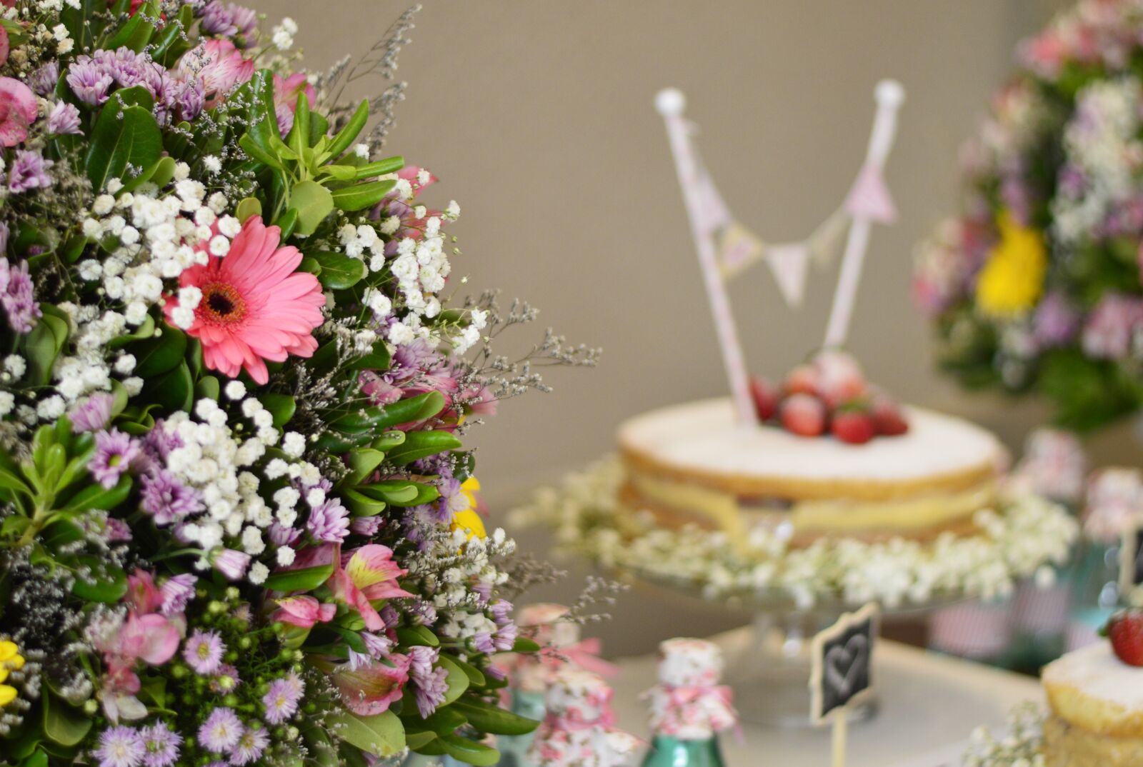 Nikon D3200 sample photo. Flower, floral arrangement, cake photography