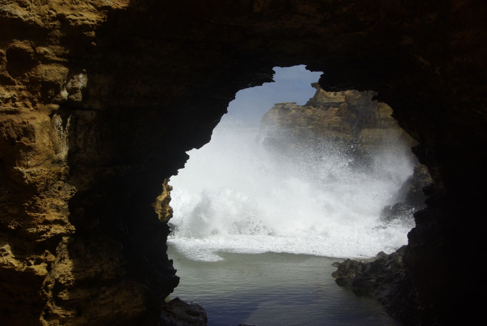 Samsung GX-10 sample photo. Cave, sea, erosion photography