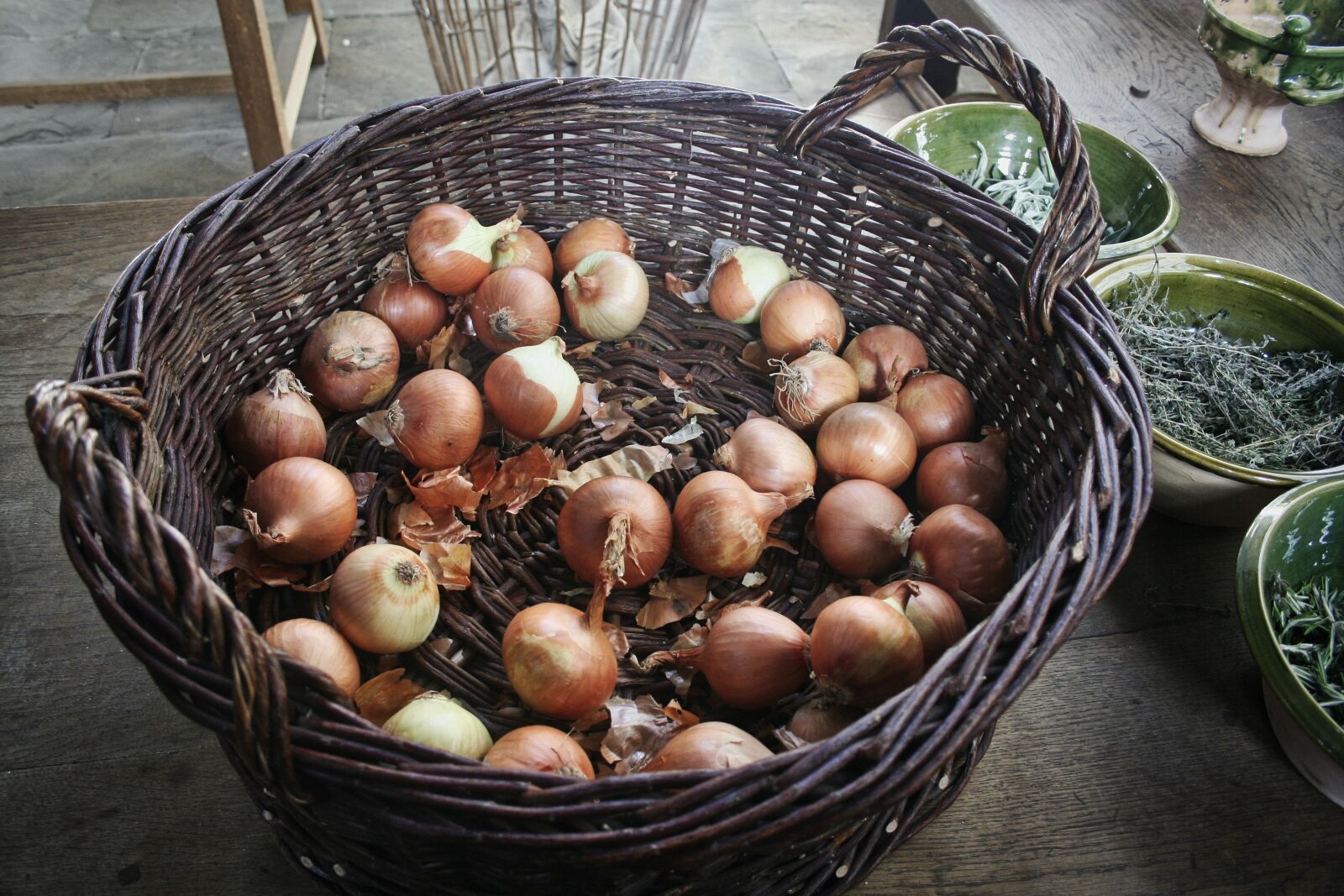 Canon EOS 350D (EOS Digital Rebel XT / EOS Kiss Digital N) sample photo. Basket, onions, vegetables photography