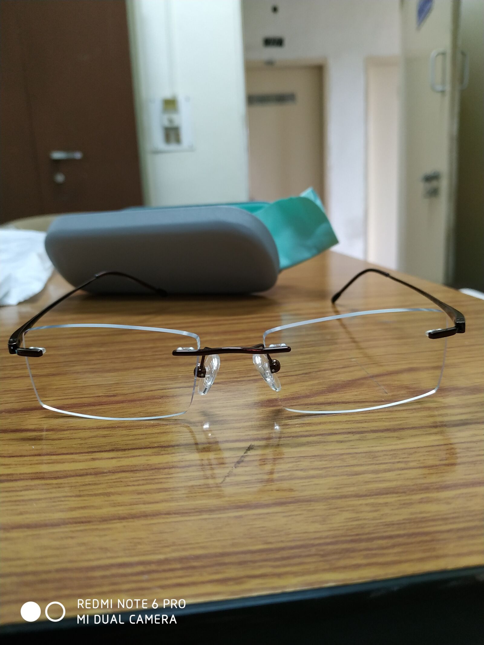 Xiaomi Redmi Note 6 Pro sample photo. Spectacles, boy, rimless photography