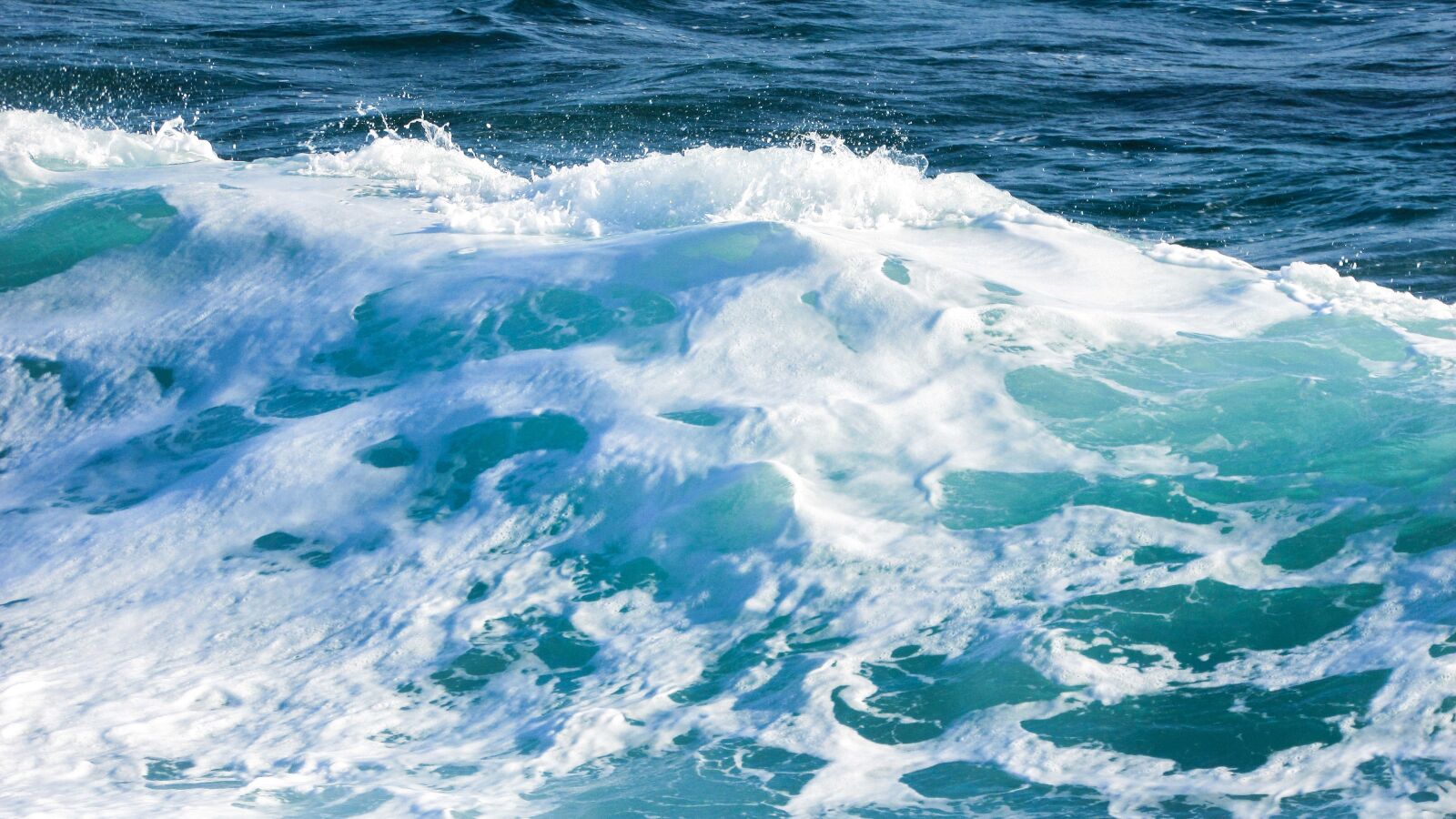 Canon PowerShot SX400 IS sample photo. Waves, foam, spray photography