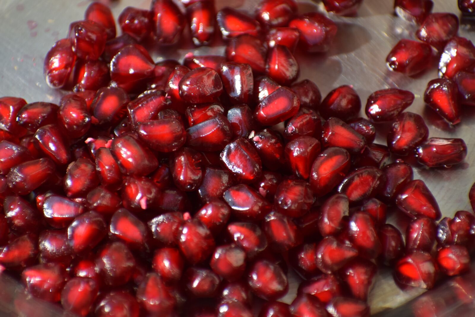 Nikon D3300 sample photo. Pomegranate, seeds, red photography