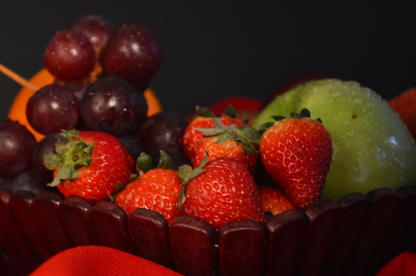 Nikon D3200 sample photo. Fruit, strawberries, grapes photography