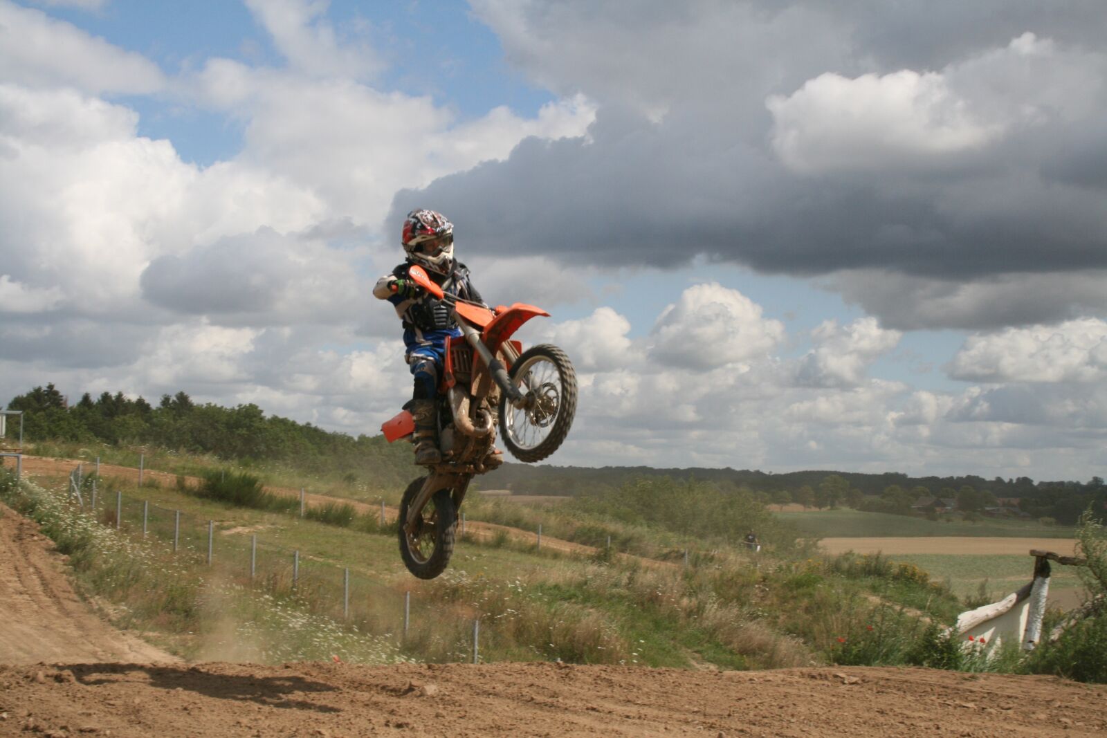 Canon EOS 400D (EOS Digital Rebel XTi / EOS Kiss Digital X) sample photo. Motocross, jump, motorsor photography