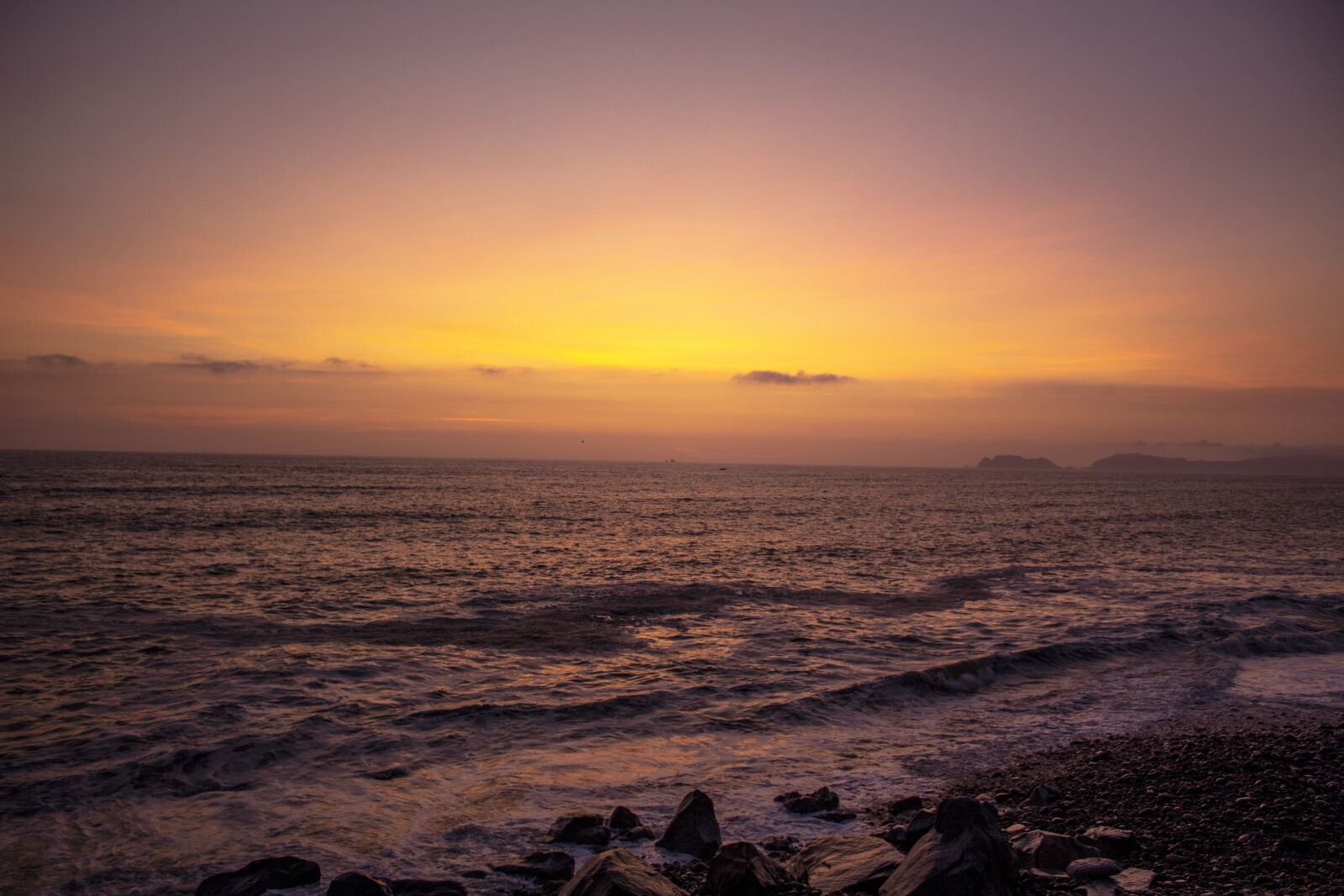 Canon EOS 1300D (EOS Rebel T6 / EOS Kiss X80) + Canon EF-S 18-55mm F3.5-5.6 III sample photo. Sea, beach, sunset photography