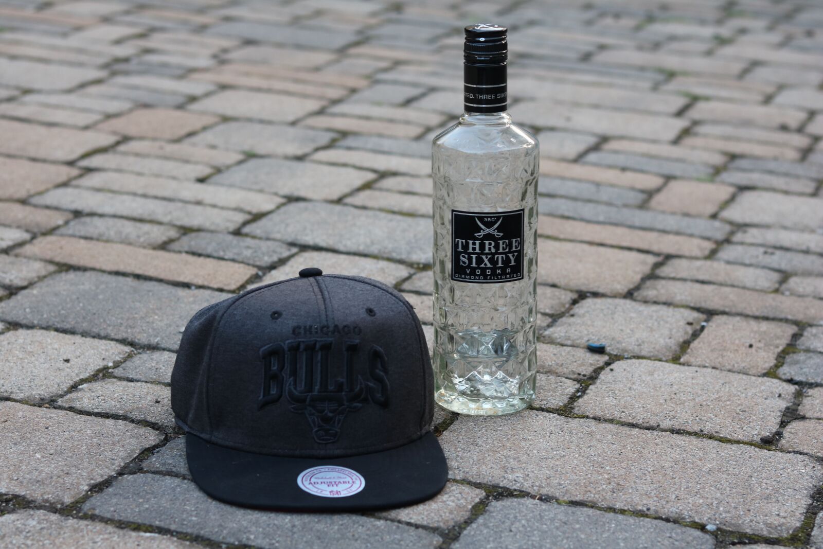 Canon EOS 750D (EOS Rebel T6i / EOS Kiss X8i) sample photo. Blogger, vodka, bullscap photography