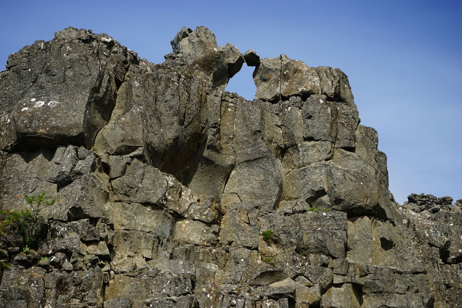 Sony a7 + Sony FE 28-70mm F3.5-5.6 OSS sample photo. Rock, mountain, landscape photography