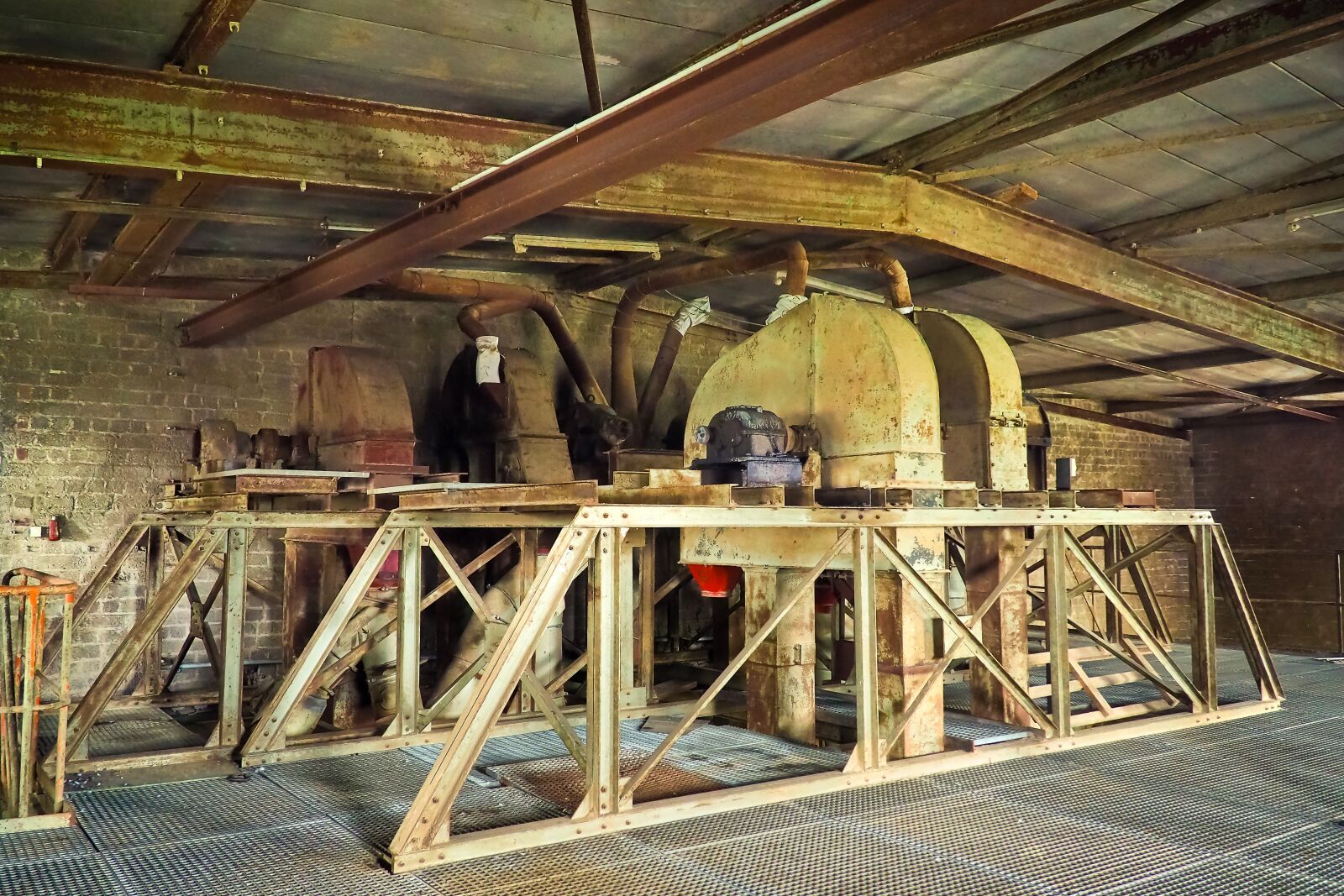 Olympus OM-D E-M10 sample photo. Lost places, warehouse, stock photography