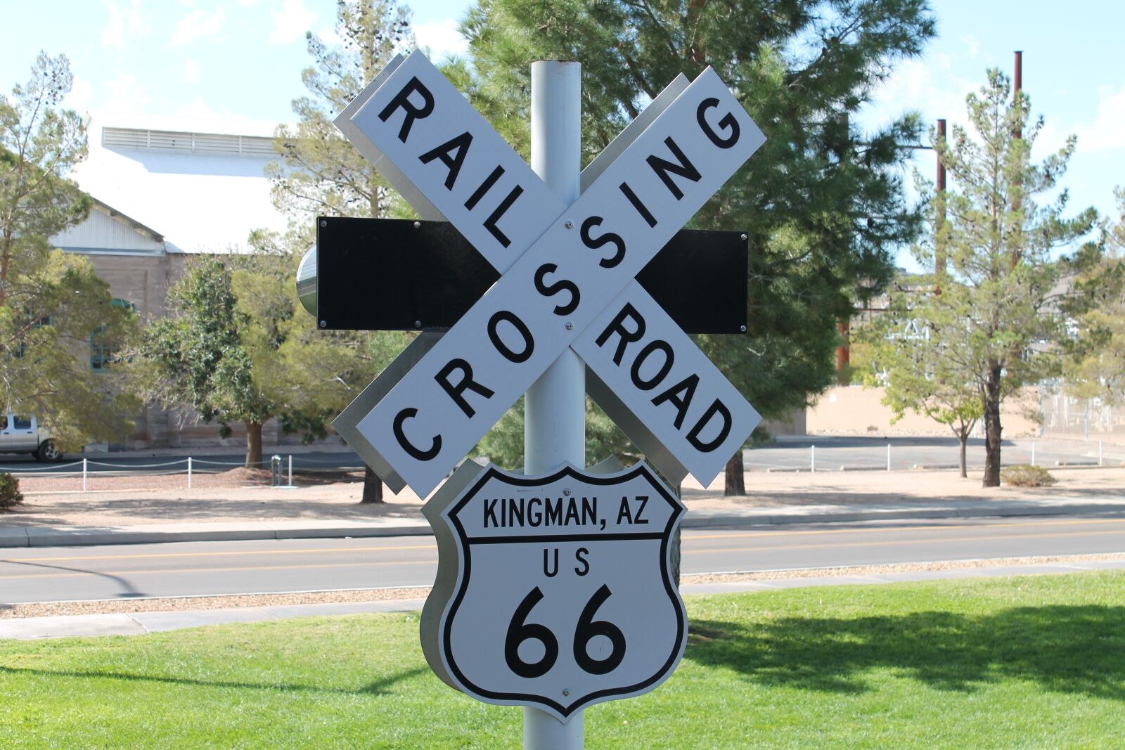 Canon EOS 1100D (EOS Rebel T3 / EOS Kiss X50) sample photo. Railroad, crossing, route 66 photography