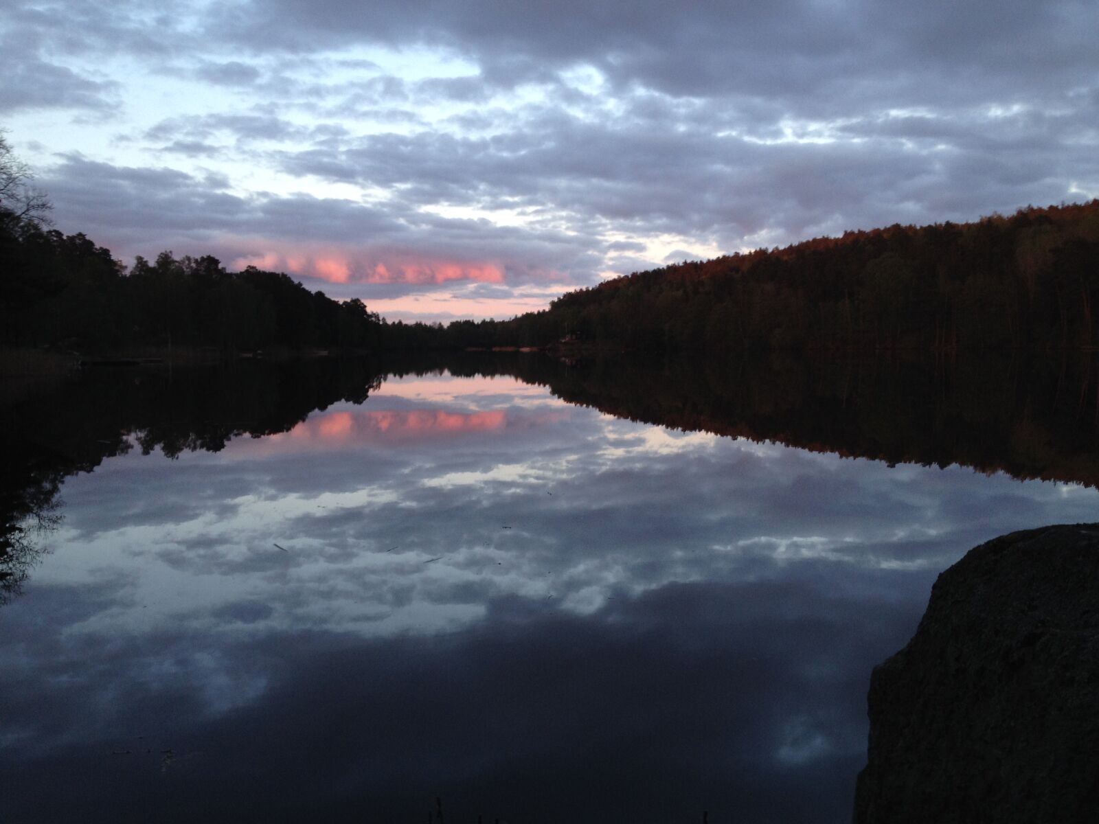 iPhone 4S back camera 4.28mm f/2.4 sample photo. Reflections, sunset, water photography