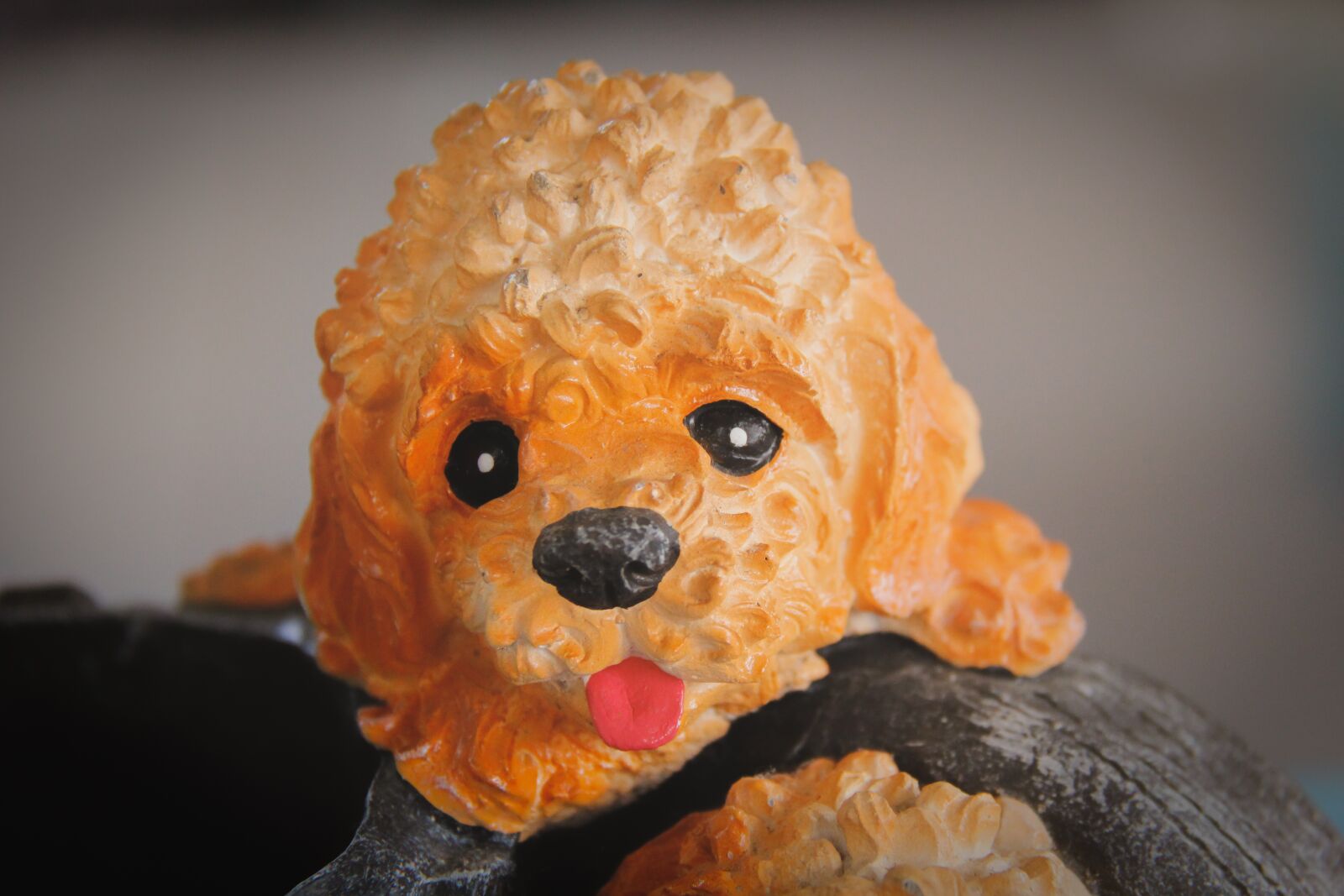Canon EF-S 18-200mm F3.5-5.6 IS sample photo. Doll, dog, stucco photography