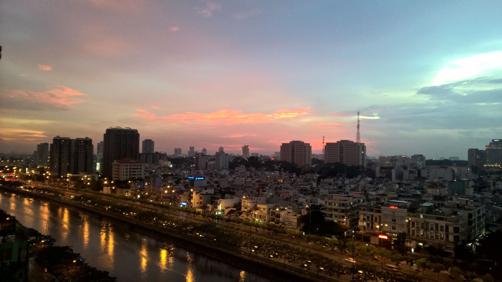 Nokia Lumia 1520 sample photo. Sunset, city, sky photography