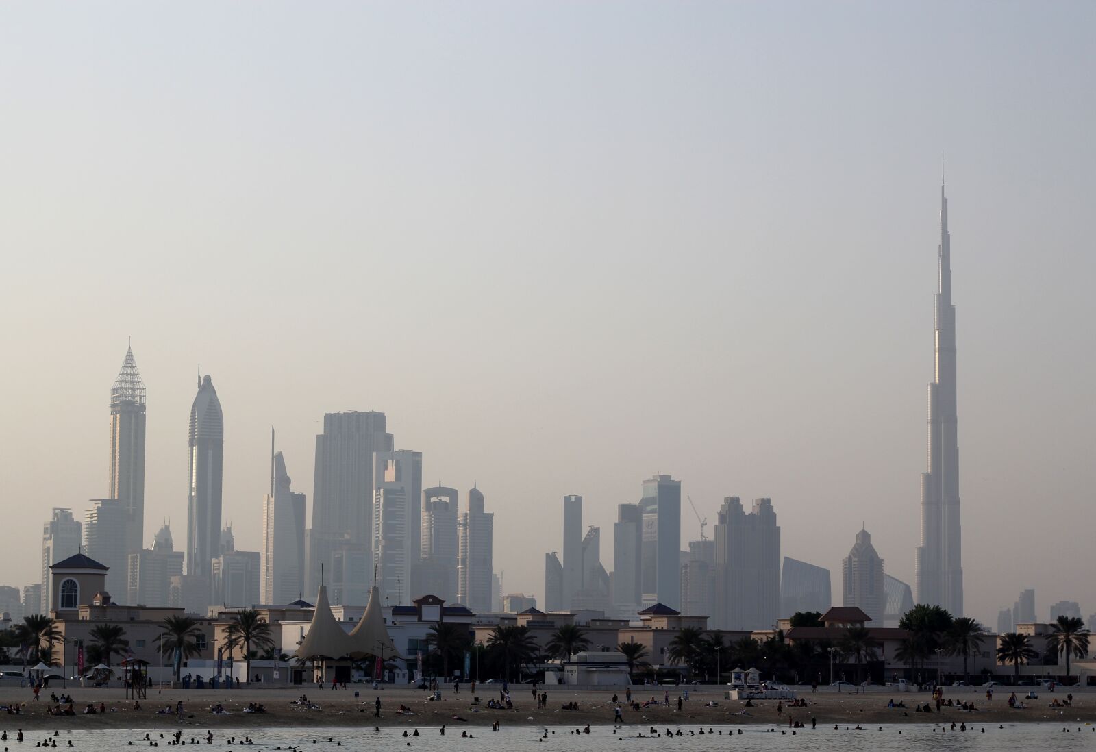 Canon EOS 60D + Canon EF 50mm F1.8 II sample photo. Dubai, uae, burj khalifa photography