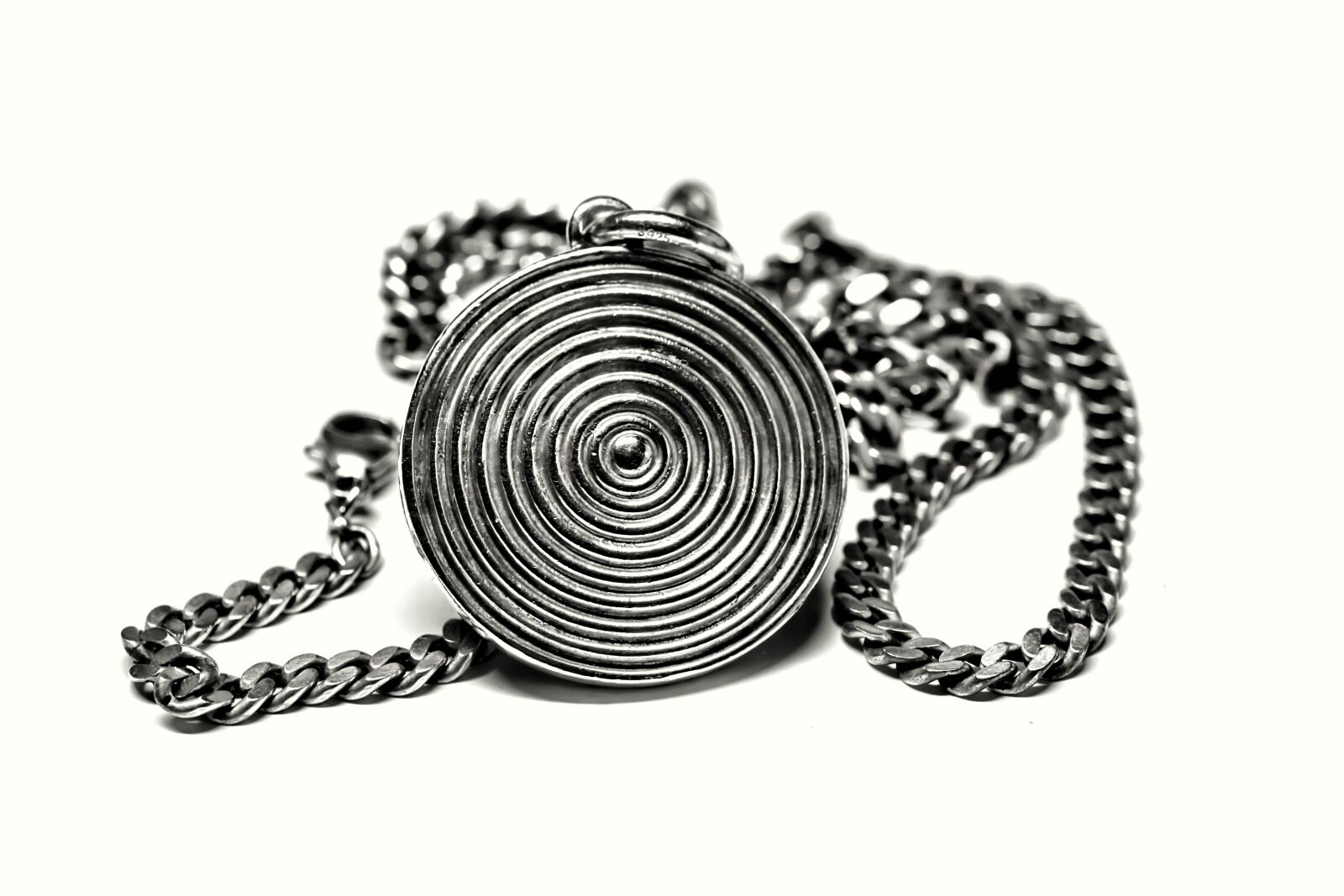 Canon EOS 500D (EOS Rebel T1i / EOS Kiss X3) sample photo. Jewellery, silver, chain photography