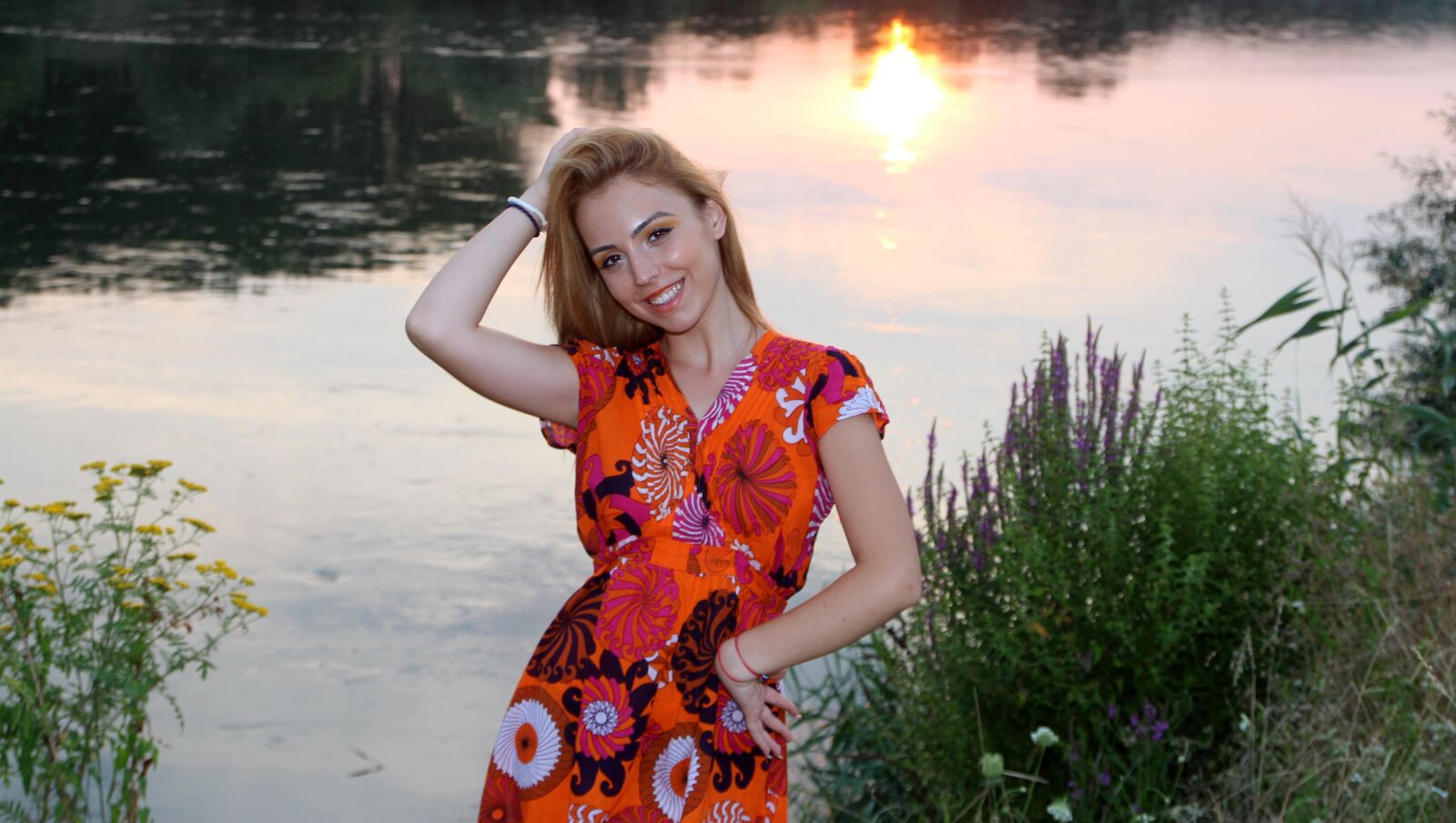 Canon EOS 700D (EOS Rebel T5i / EOS Kiss X7i) sample photo. Girl, sunset, lake photography