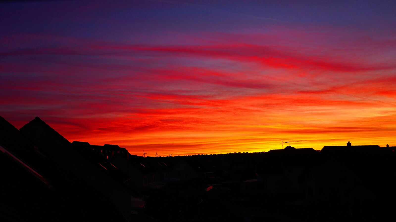 Sony E 18-200mm F3.5-6.3 OSS LE sample photo. Sunset, clouds, skyline photography
