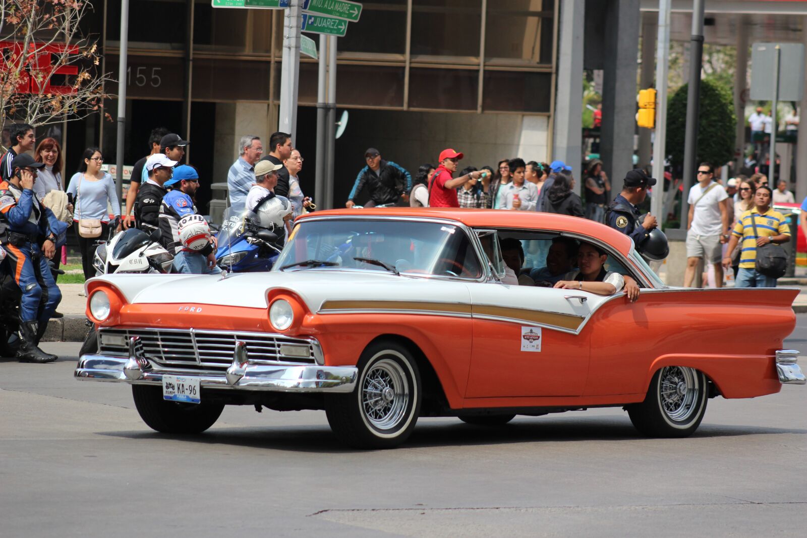 Canon EOS 600D (Rebel EOS T3i / EOS Kiss X5) sample photo. Ford, impala, classic photography