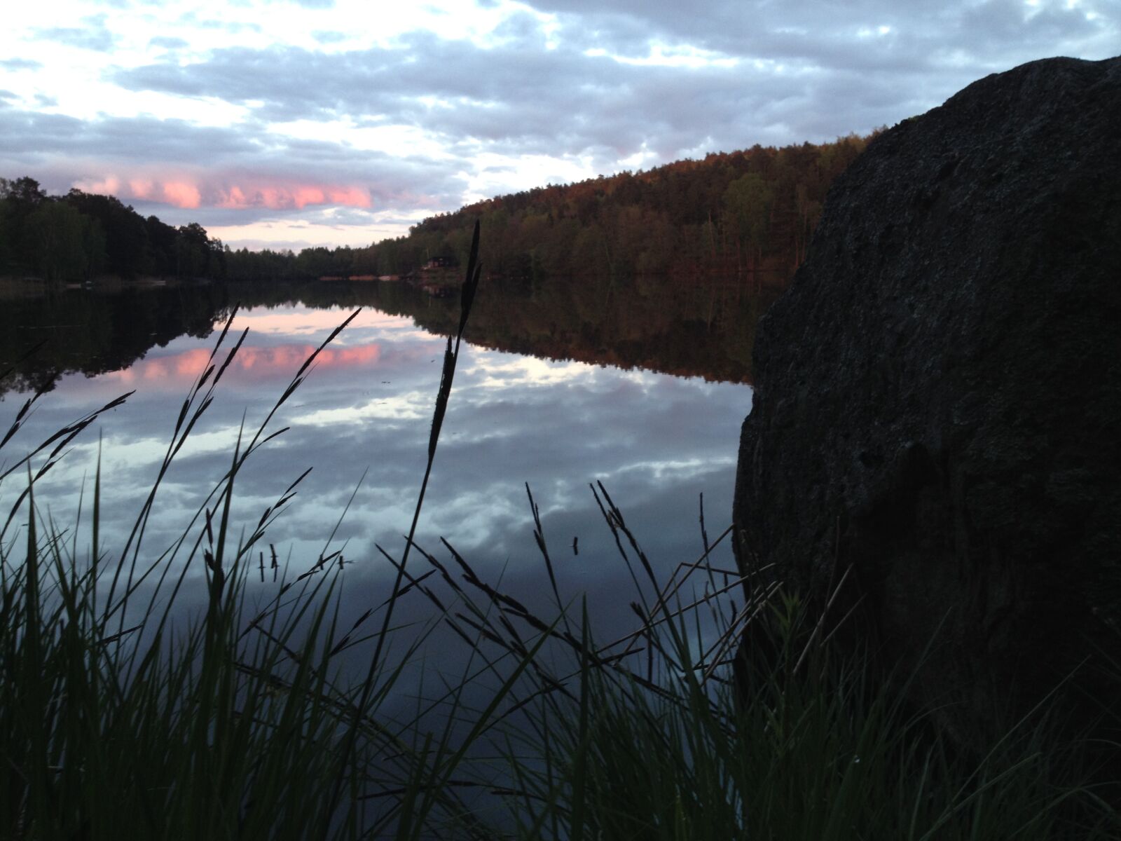 iPhone 4S back camera 4.28mm f/2.4 sample photo. Reflections, sunset, water photography