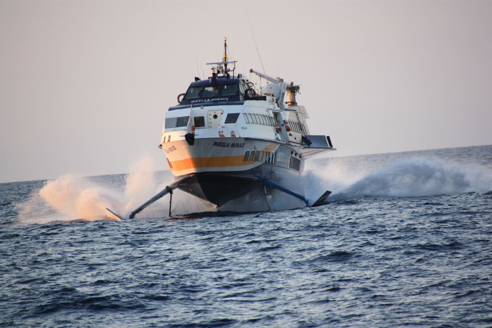 Canon EOS 450D (EOS Rebel XSi / EOS Kiss X2) sample photo. Eolienne, sicily, boat photography