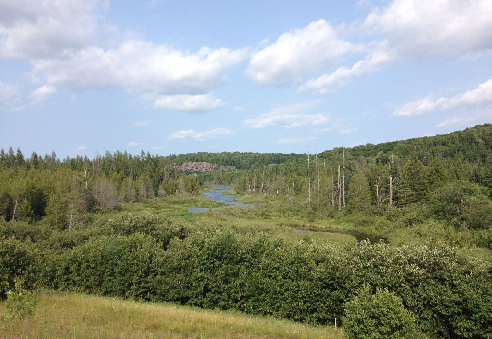iPhone 4S back camera 4.28mm f/2.4 sample photo. River, mountain, ontario photography