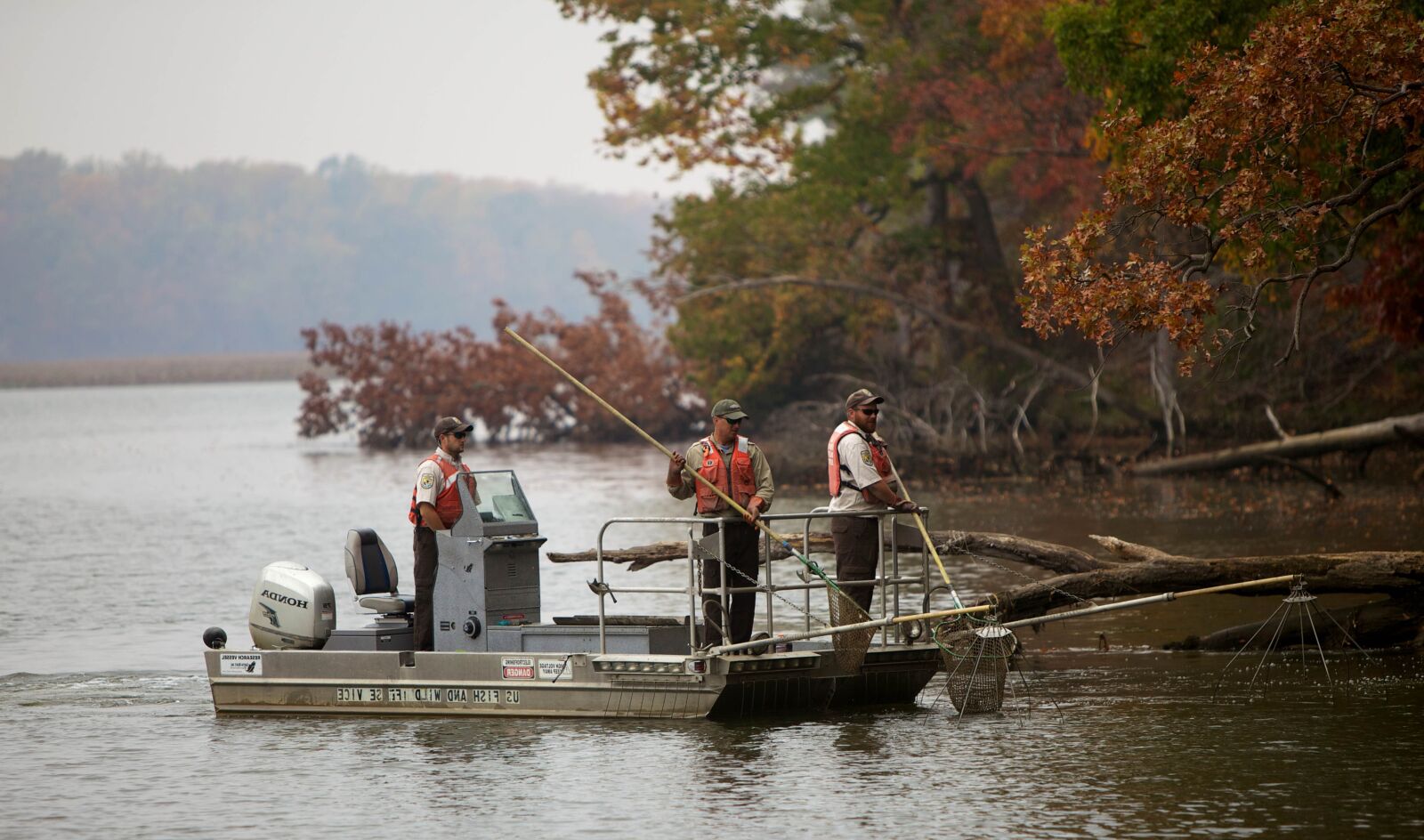 Canon EOS 5D Mark II sample photo. Biologists, electrofish, invasive, northern photography