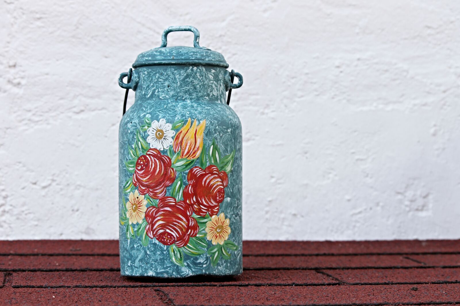 Canon EOS 1100D (EOS Rebel T3 / EOS Kiss X50) sample photo. Milk can, painting, ornament photography