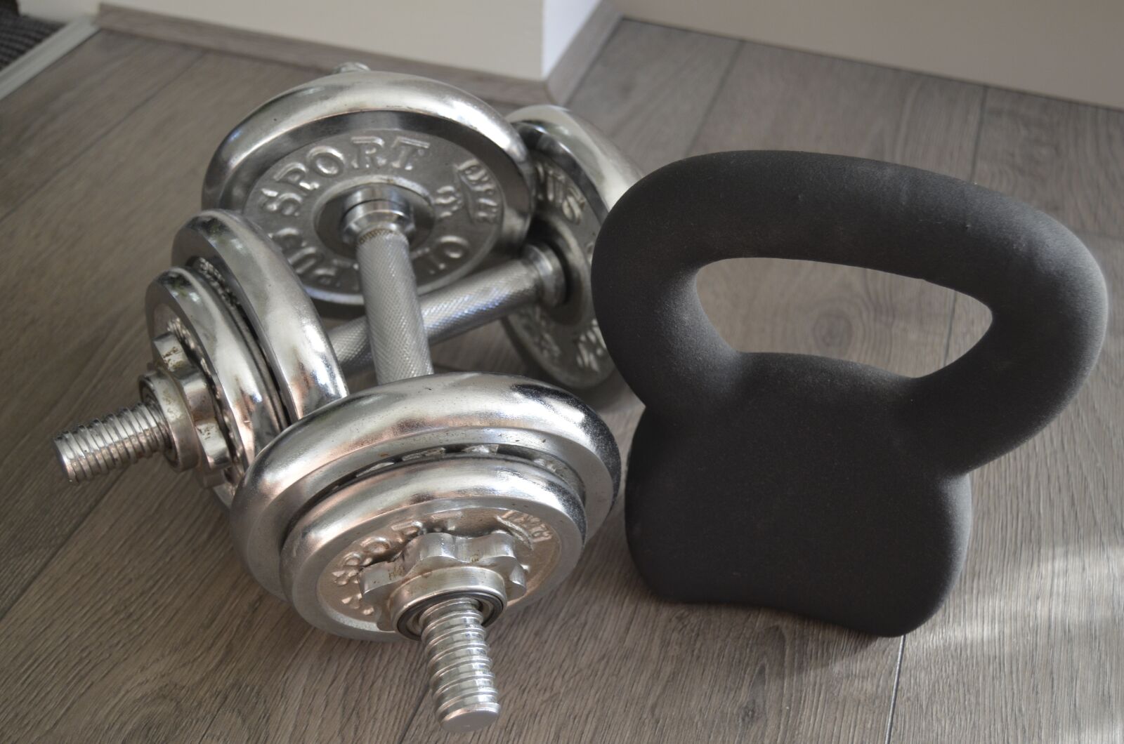Nikon D5100 sample photo. Home workout, home fitness photography