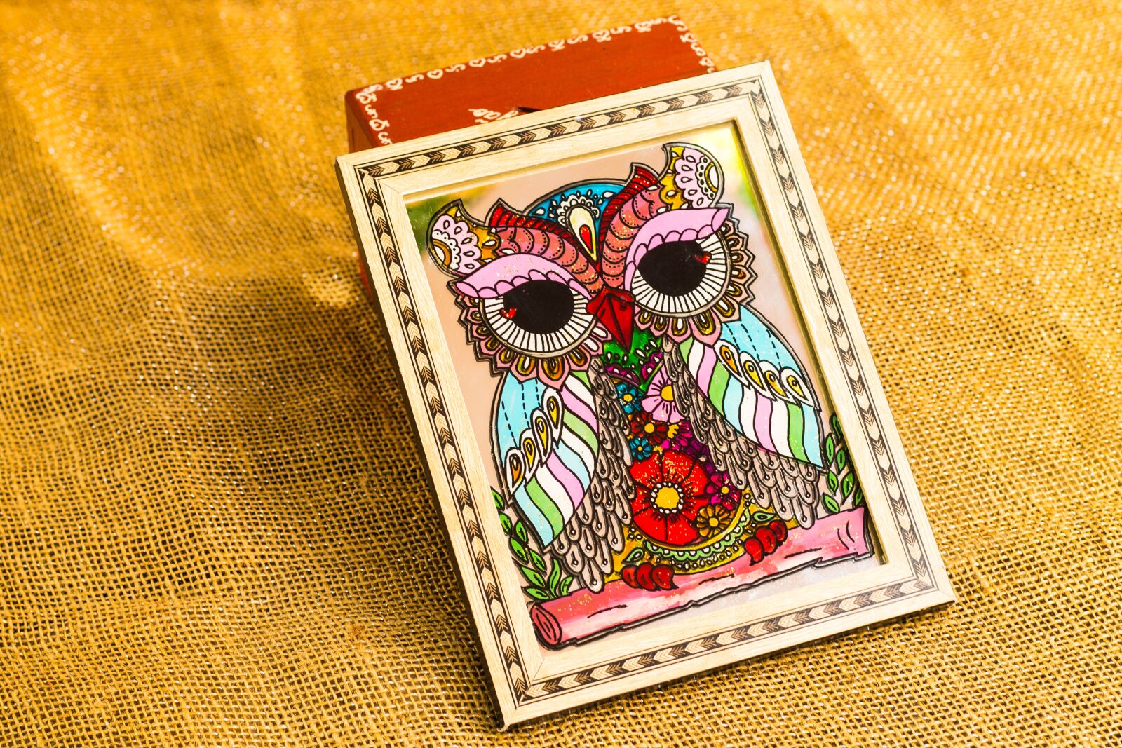 Canon EOS 1100D (EOS Rebel T3 / EOS Kiss X50) + Canon EF 50mm F1.8 II sample photo. Owl, frame, crafts photography