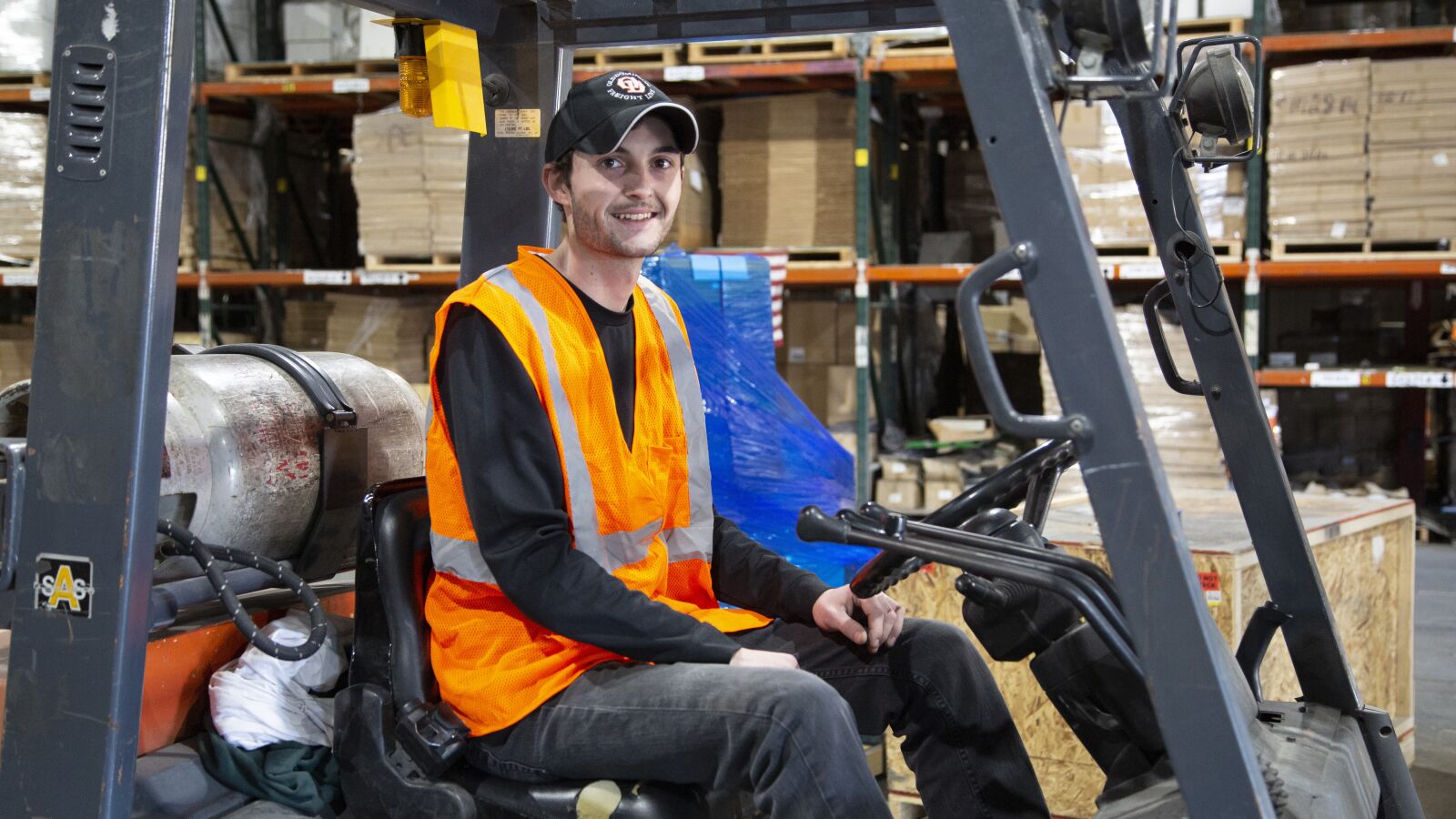 Canon EOS 5D Mark III sample photo. Forklift, worker, warehouse photography