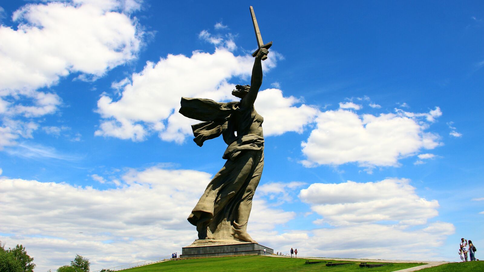 Canon EOS 600D (Rebel EOS T3i / EOS Kiss X5) sample photo. Volgograd, mother motherland, monument photography