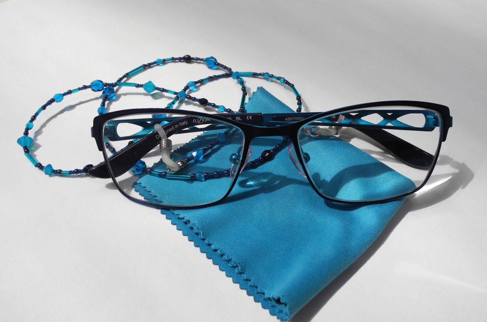 Nikon Coolpix P7000 sample photo. Specs, glasses chain, beads photography
