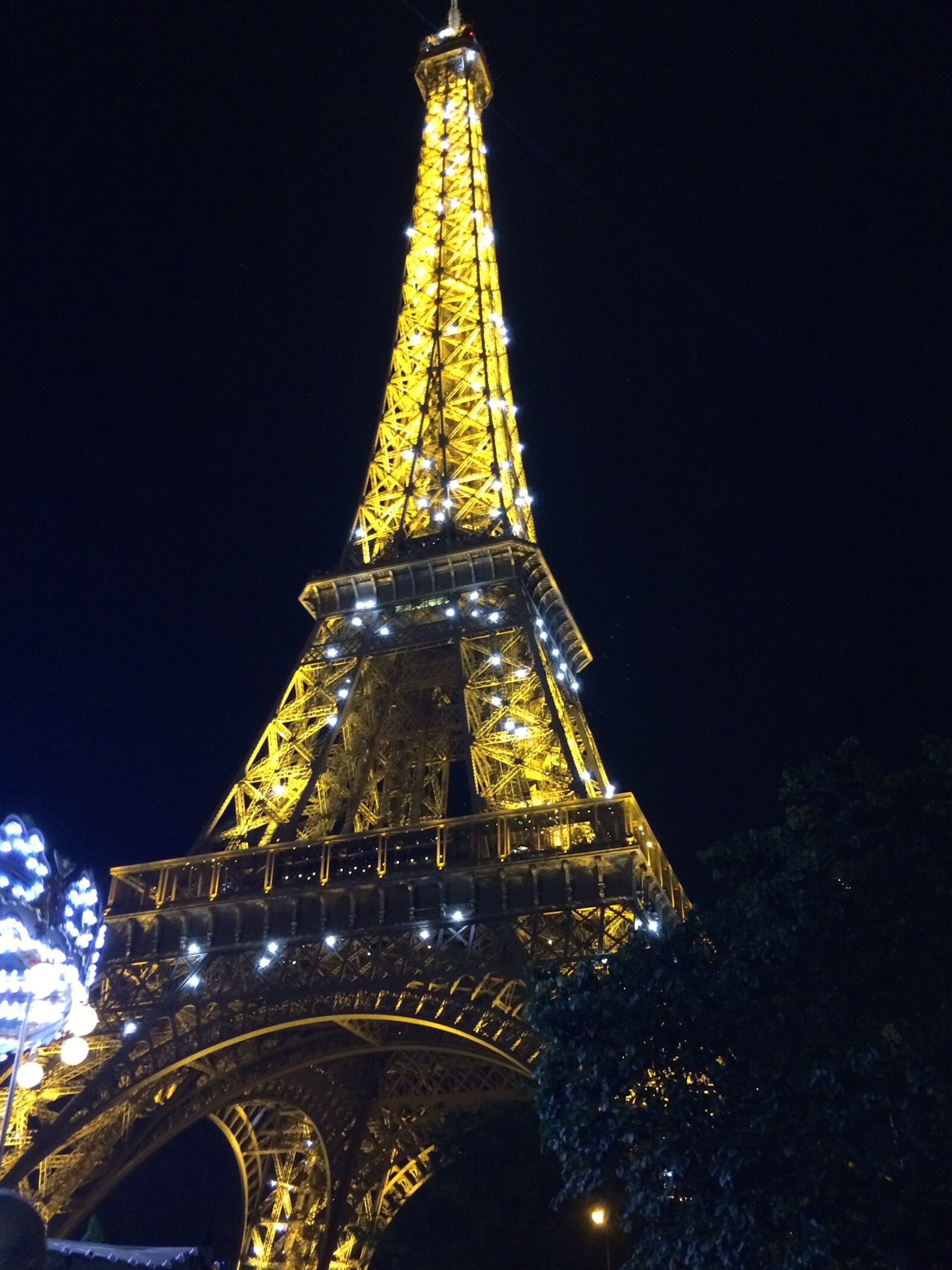 iPhone 5s back camera 4.15mm f/2.2 sample photo. The eiffel tower, night photography