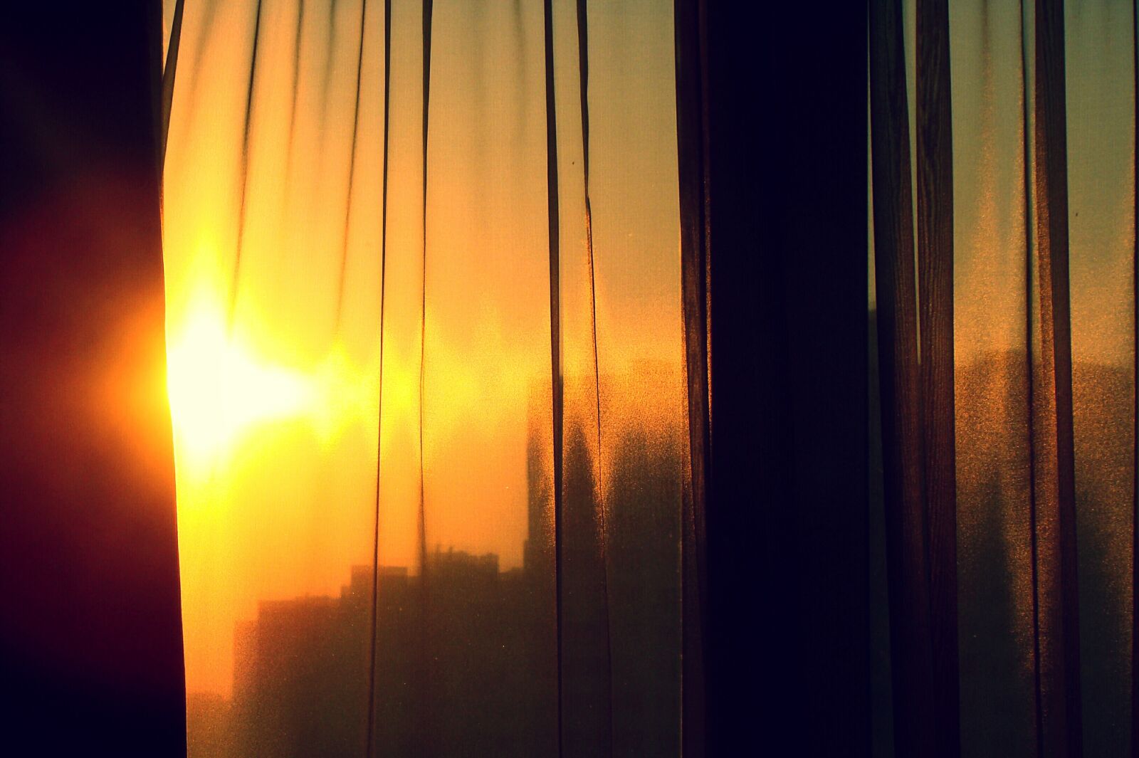 Sony DSC-H9 sample photo. Sun, tulle, window photography
