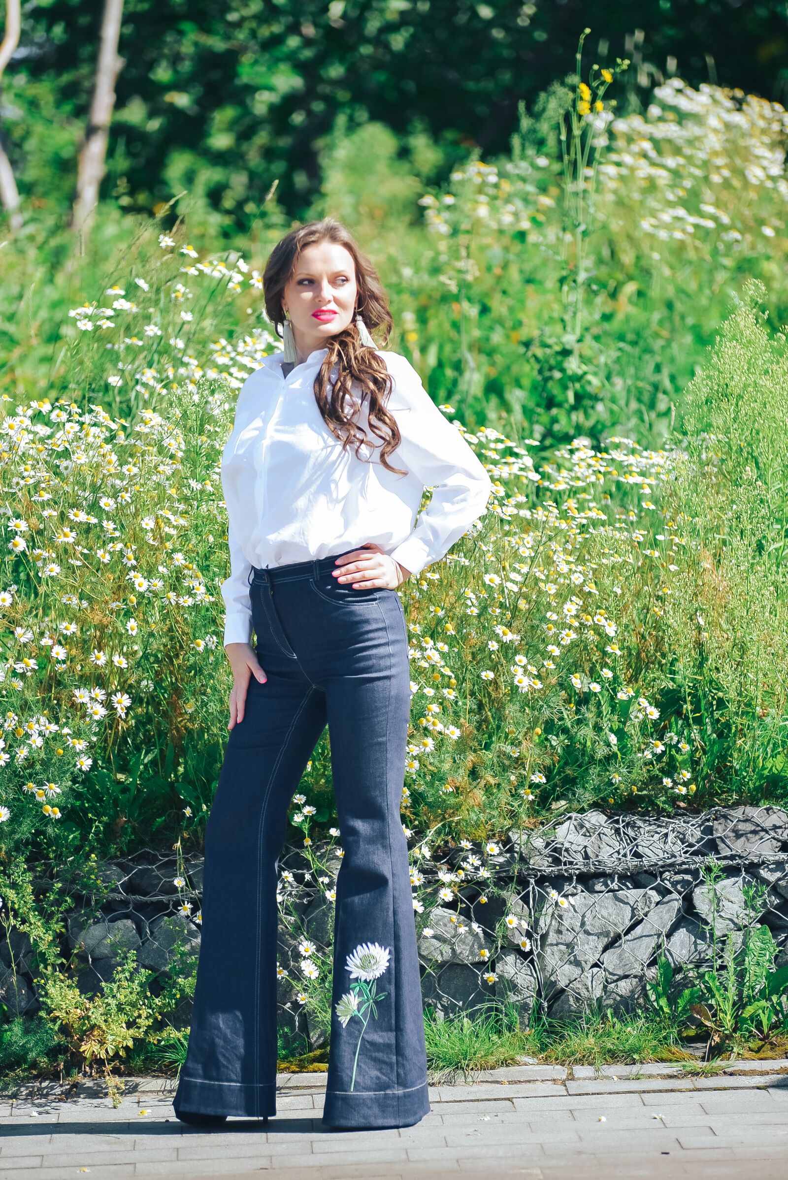 Nikon D800 sample photo. Beautiful model, posing, posture photography