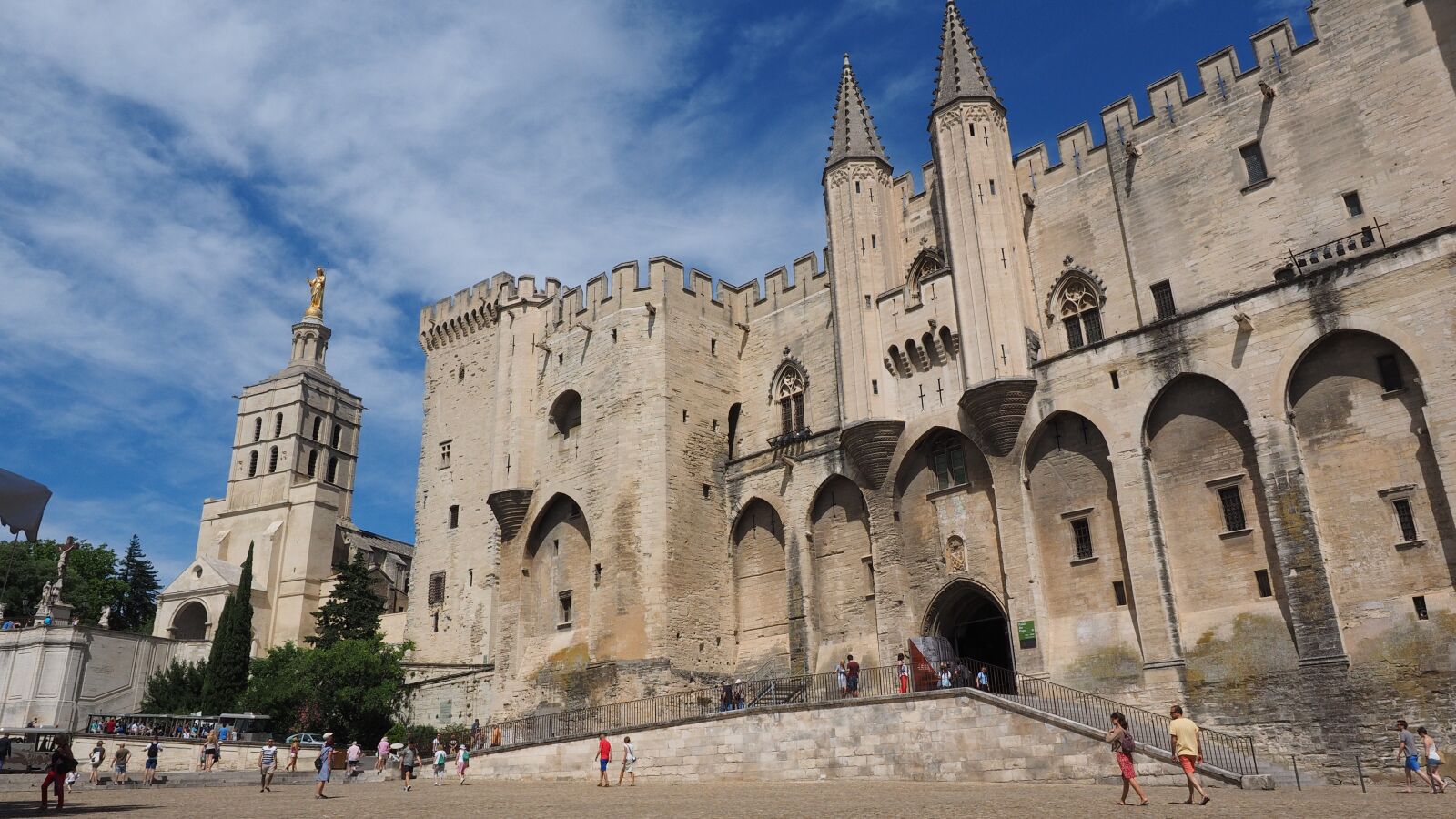 Olympus OM-D E-M1 + Olympus M.Zuiko Digital ED 12-40mm F2.8 Pro sample photo. Avignon, palais des papes photography