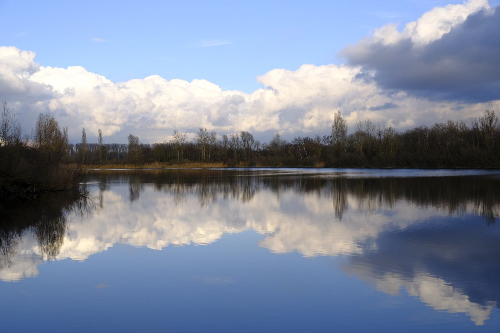 Fujifilm XF 18-55mm F2.8-4 R LM OIS sample photo. Lake, water, clouds photography