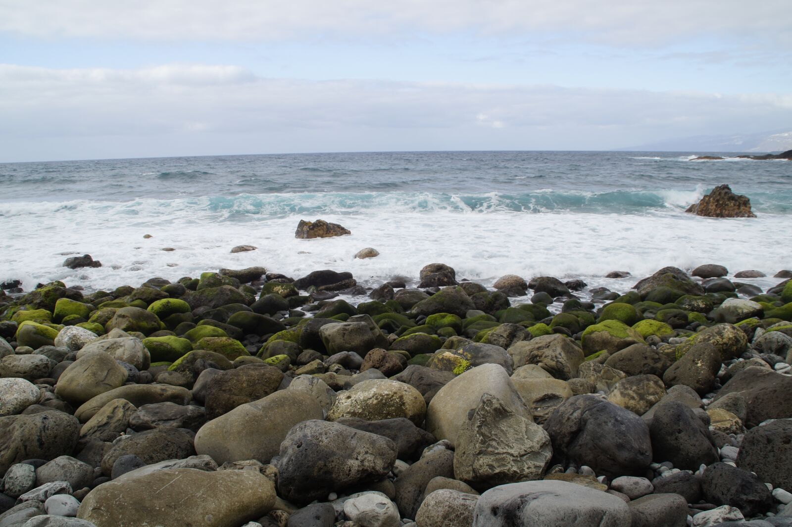 Sony SLT-A58 sample photo. Stones, bank, shore stones photography