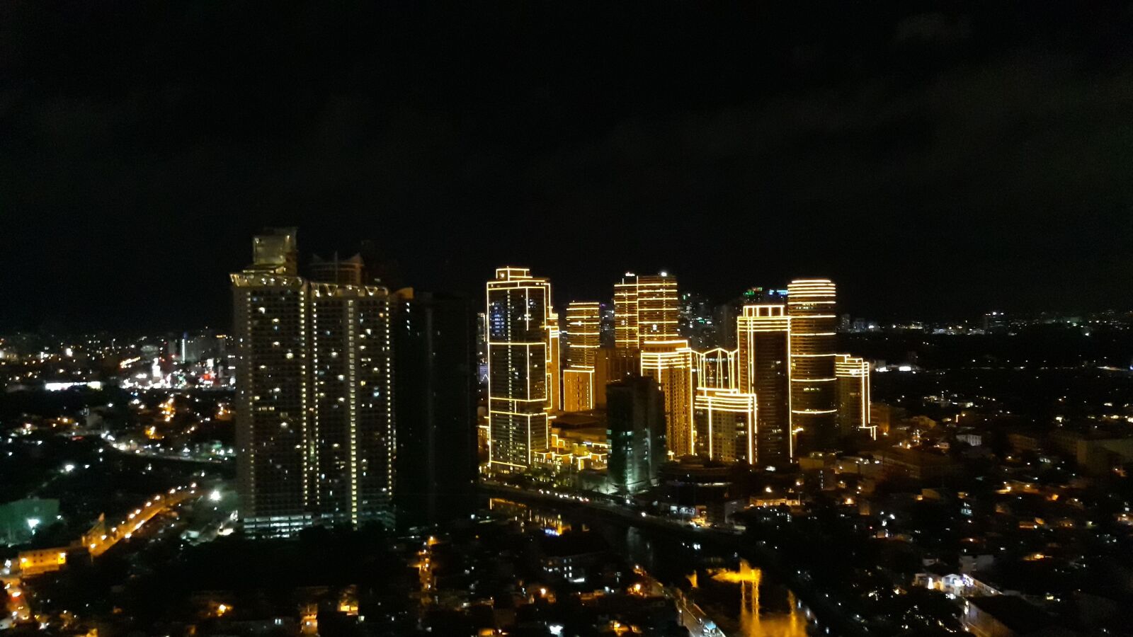 Samsung Galaxy J7 Pro sample photo. Buildings, light, city photography