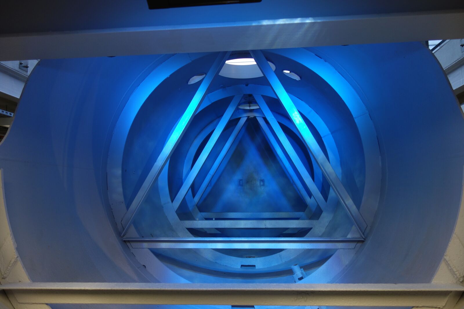 Sony Cyber-shot DSC-RX100 sample photo. Architecture, triangles, metal photography