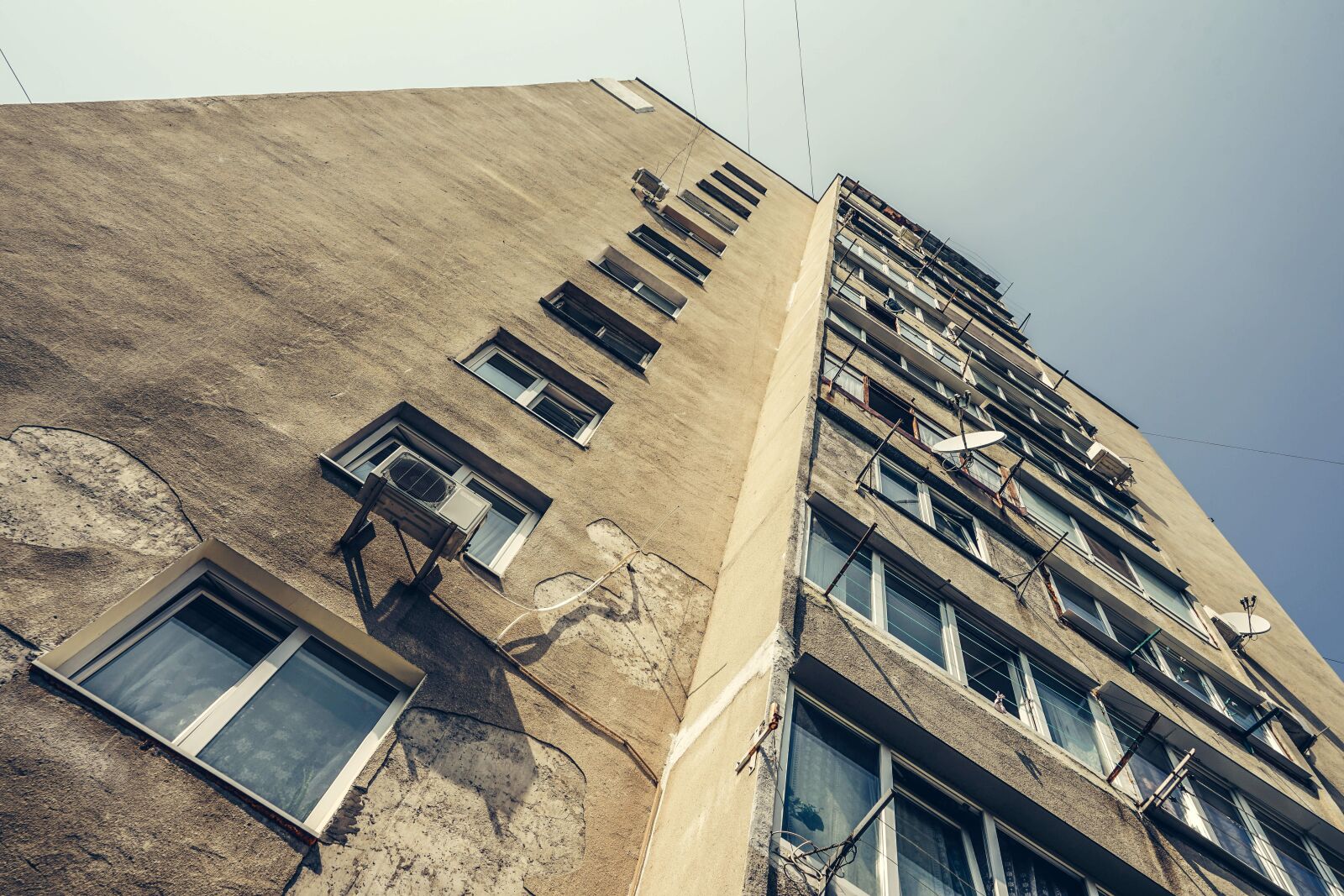 Sony a7 II + Sony FE 24-240mm F3.5-6.3 OSS sample photo. Architecture, building, low angle photography