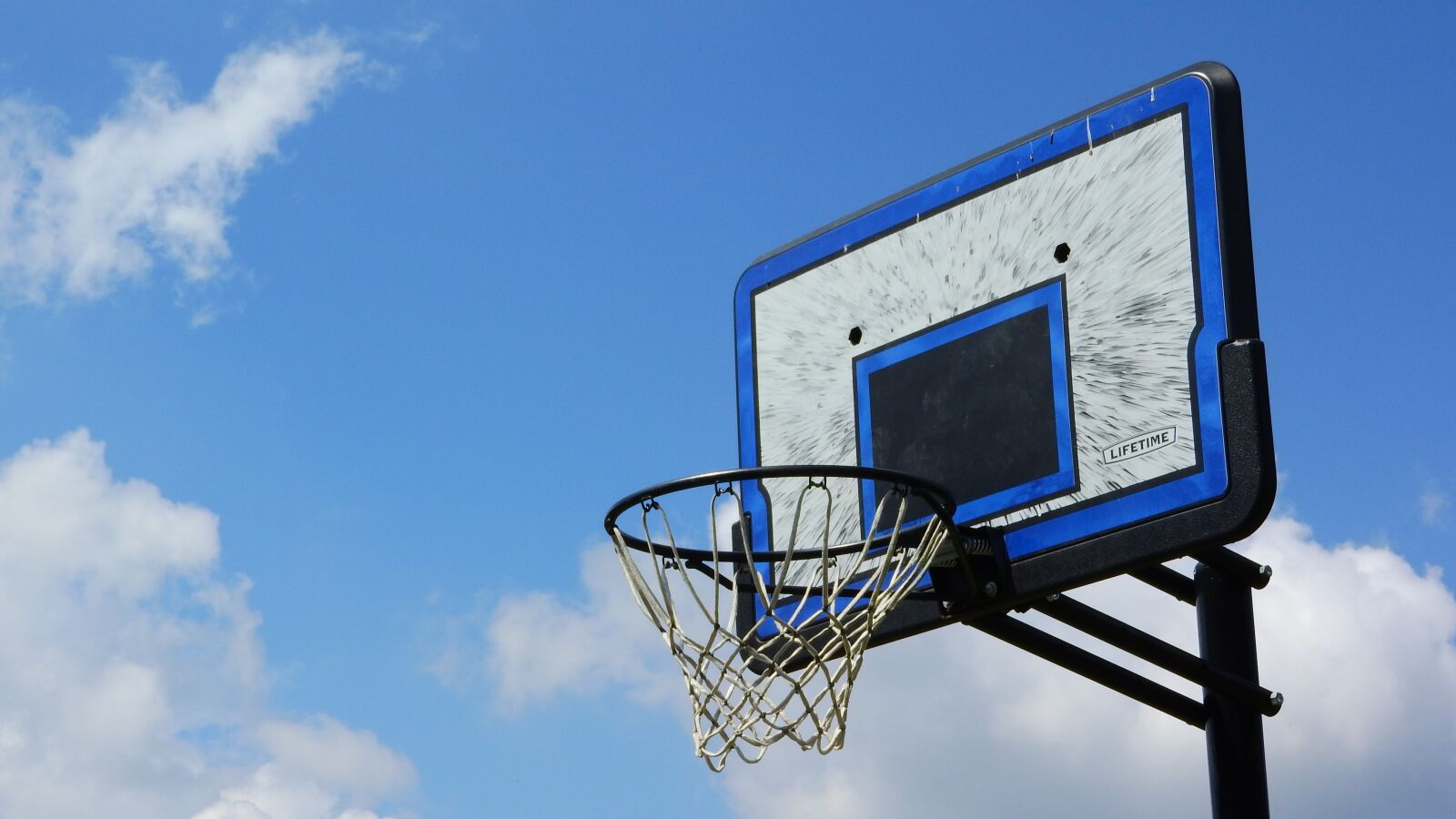 Nikon Coolpix P610 sample photo. The recycle bin, basketball photography